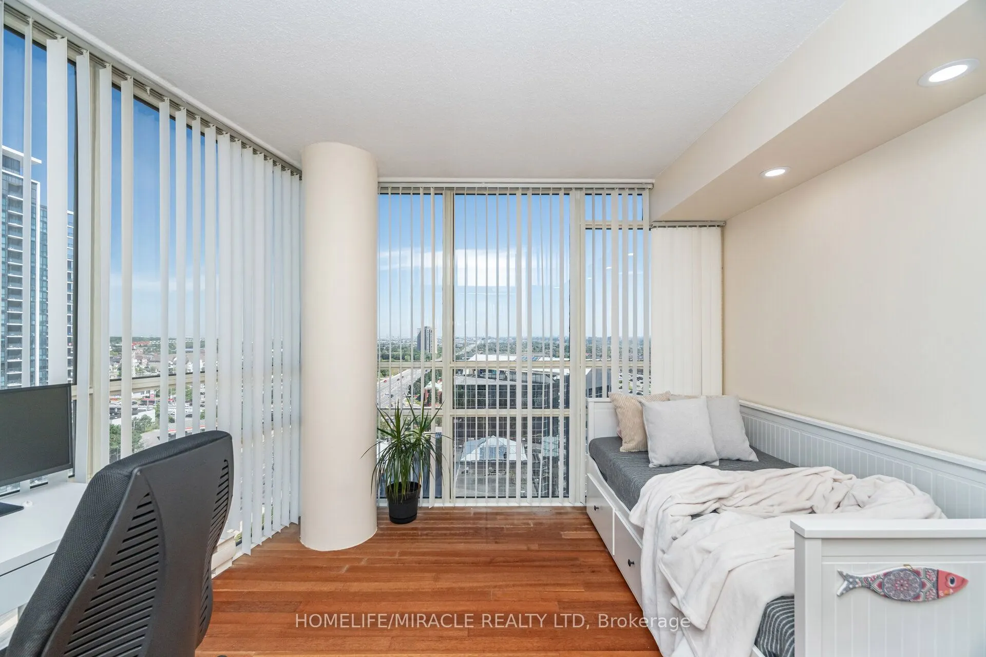 50 eglinton Avenue W, #1701