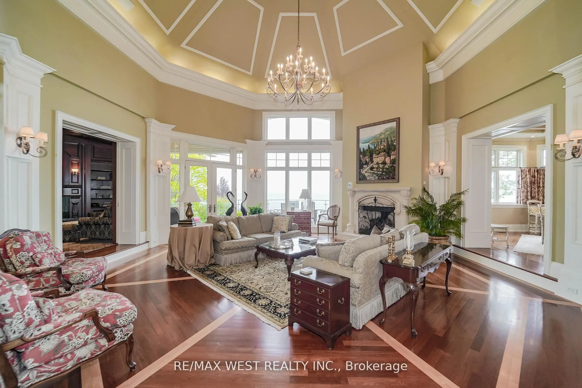 872 WHITTIER Crescent
