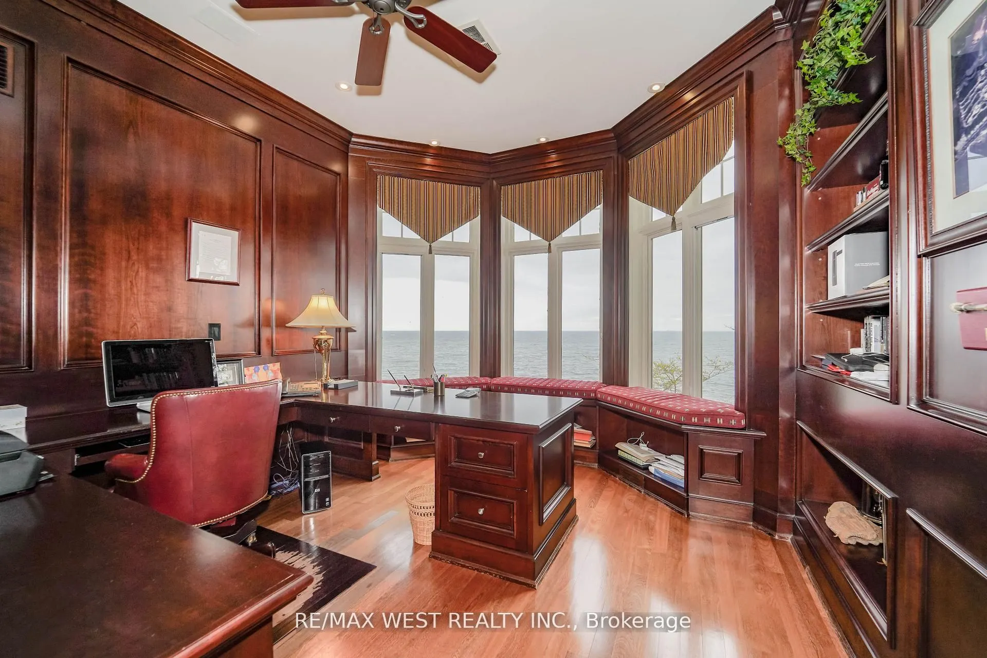872 WHITTIER Crescent