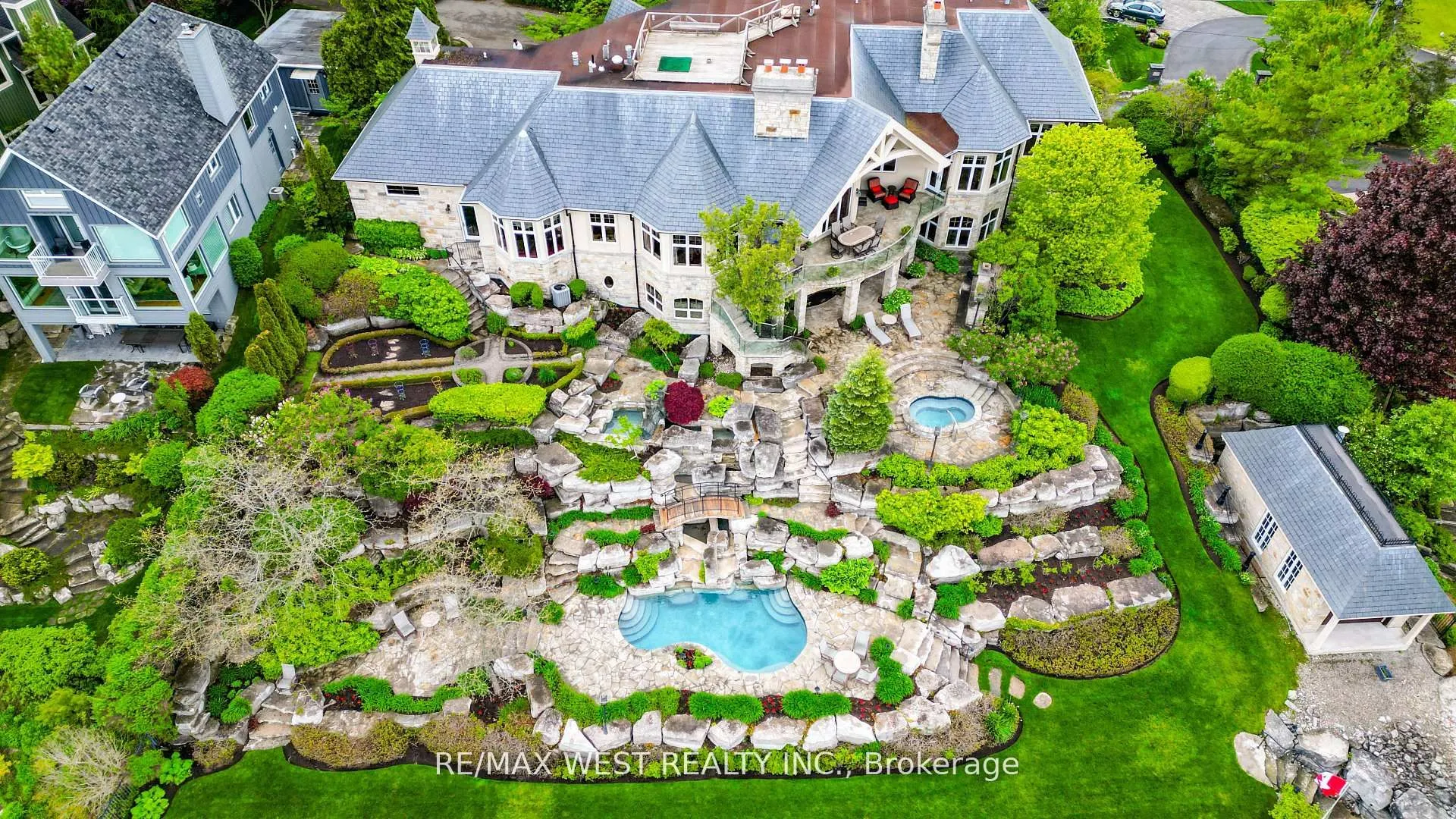872 WHITTIER Crescent