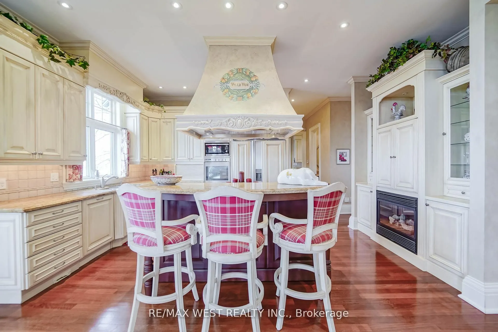 872 WHITTIER Crescent