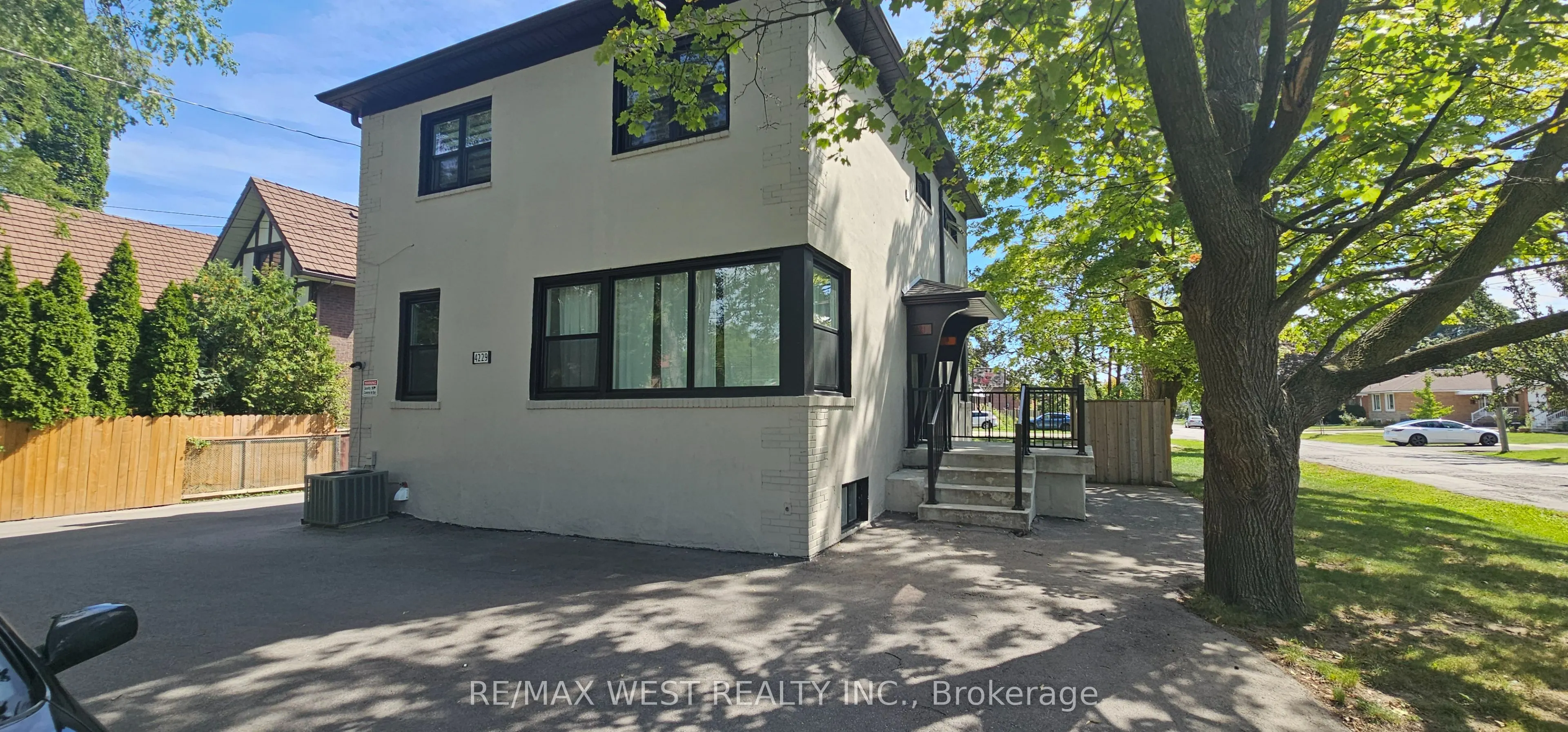 4229 Bloor Street W, #Main