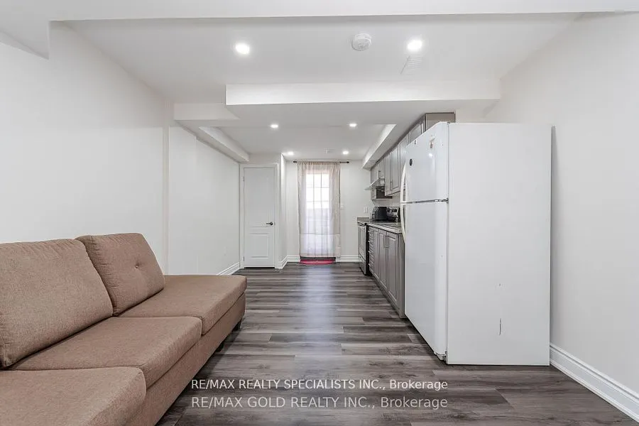 59 Eastway (Basement) Street E