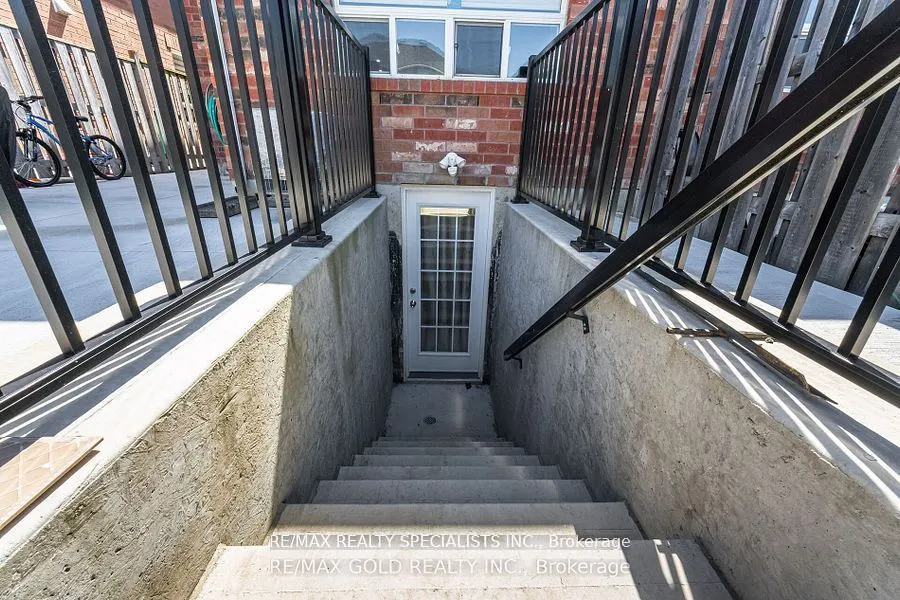 59 Eastway (Basement) Street E