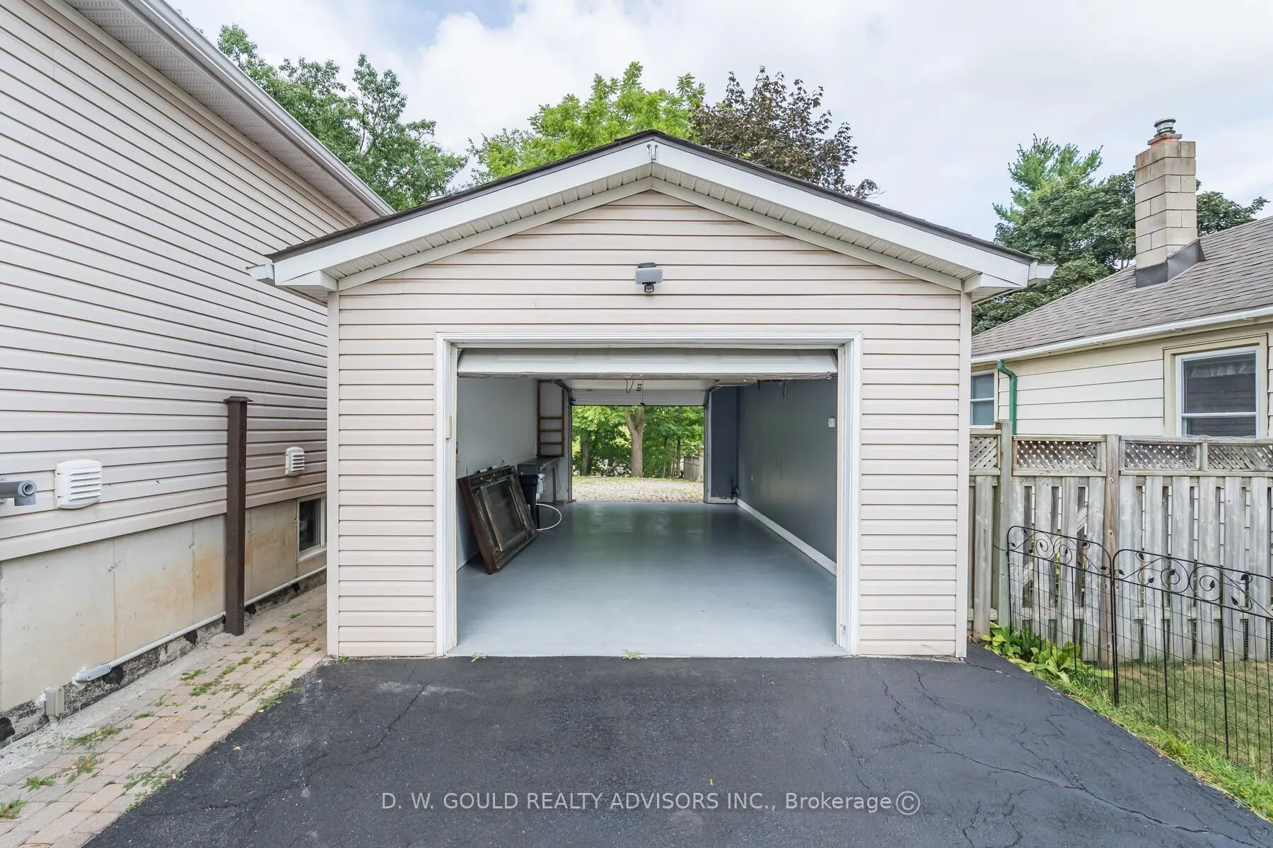 42 River Drive