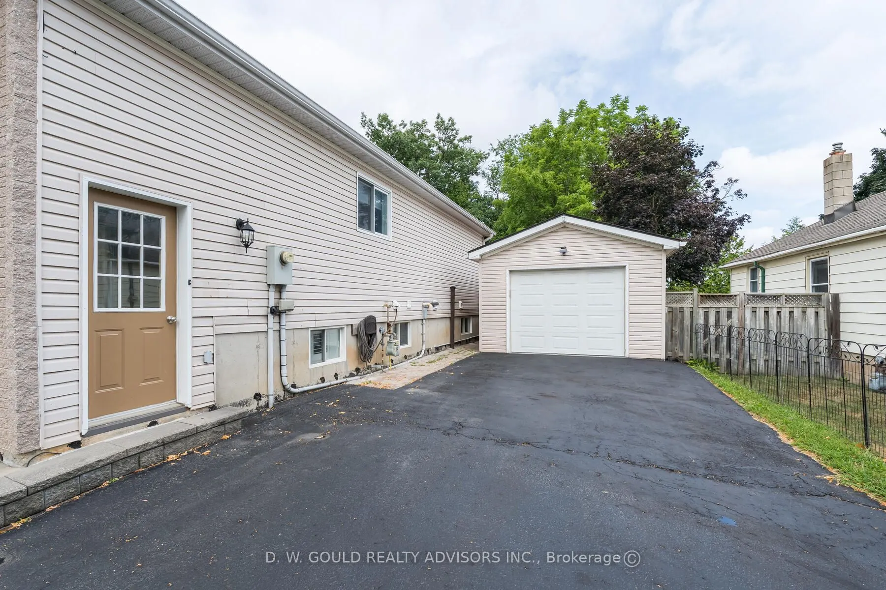 42 River Drive