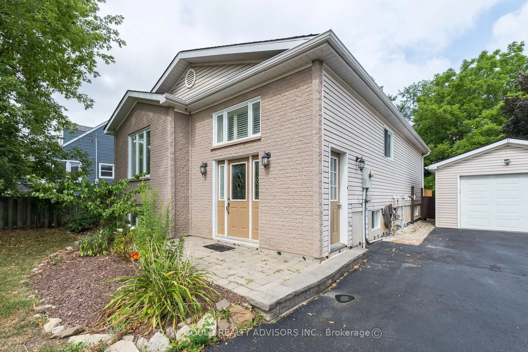 42 River Drive
