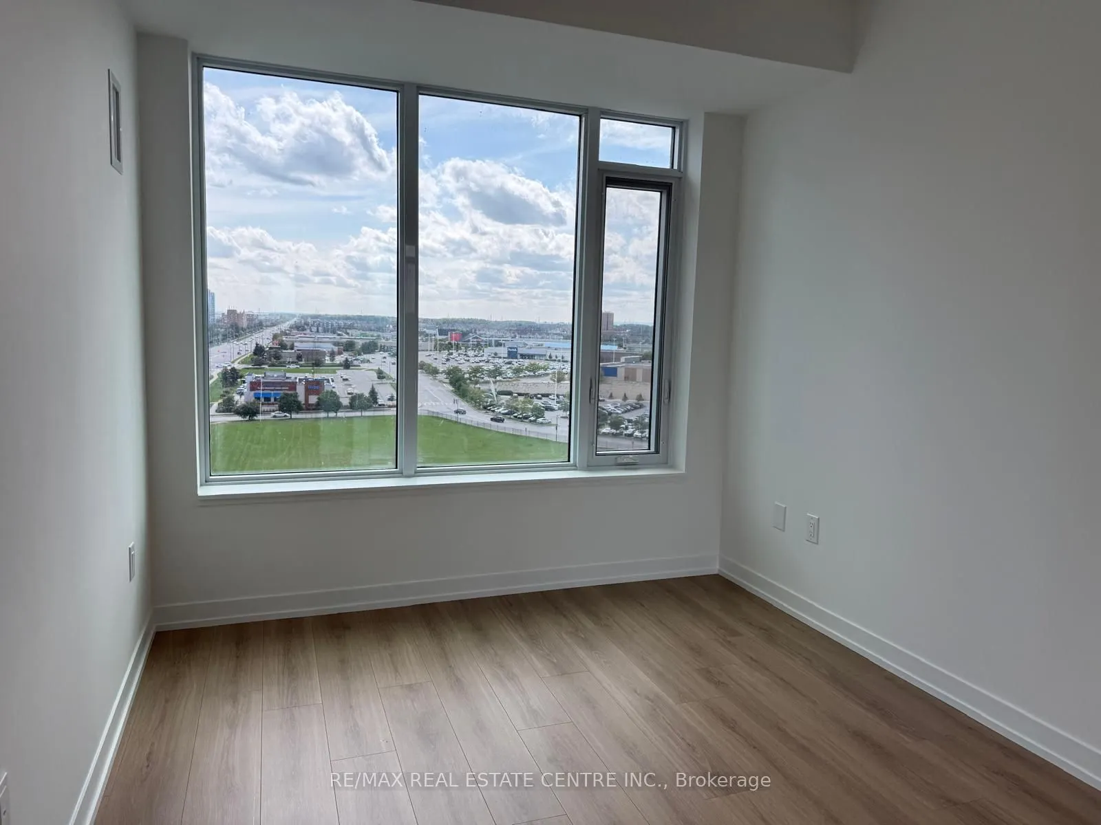 2485 Eglinton Avenue W, #1118