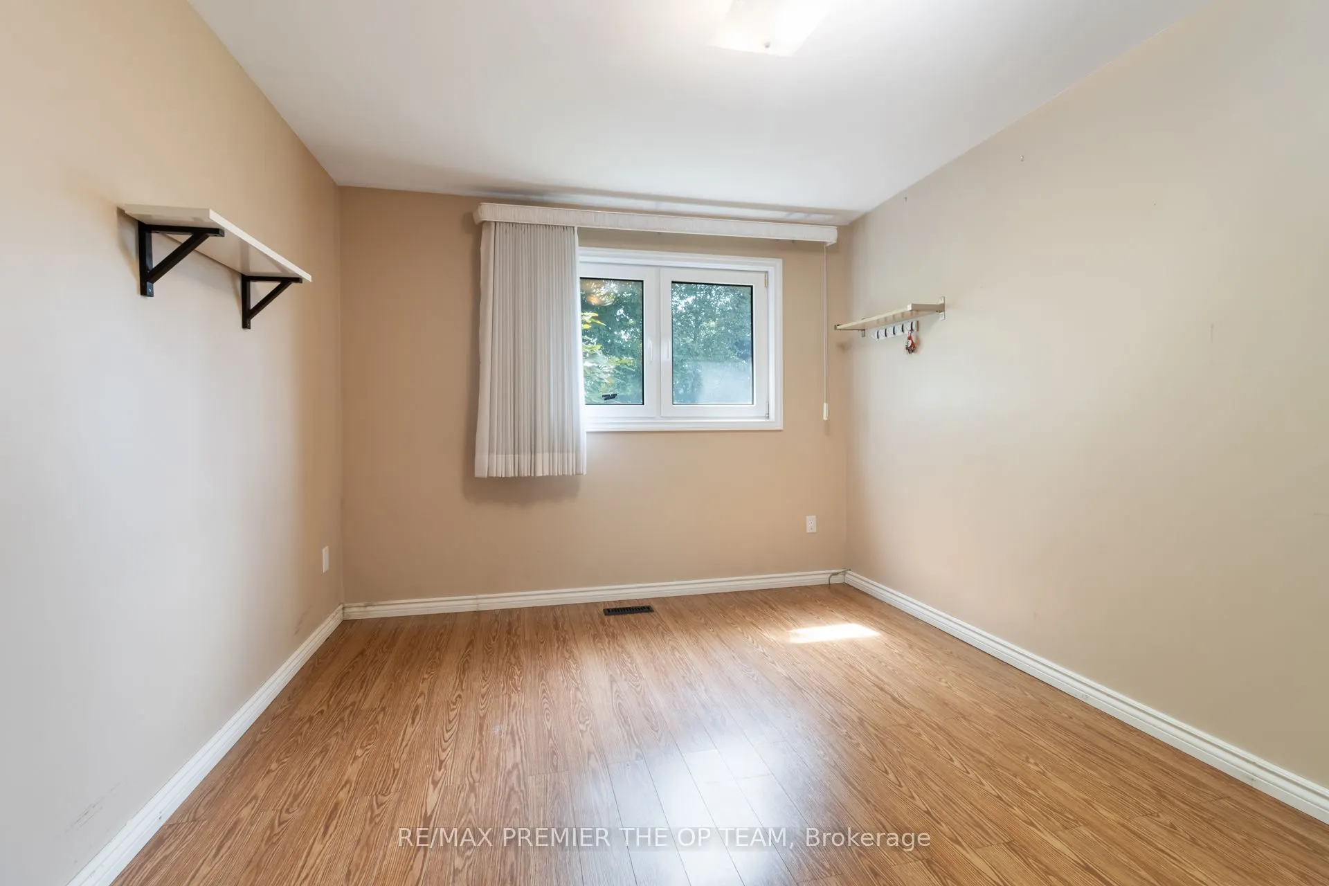 6 Larkfield Road