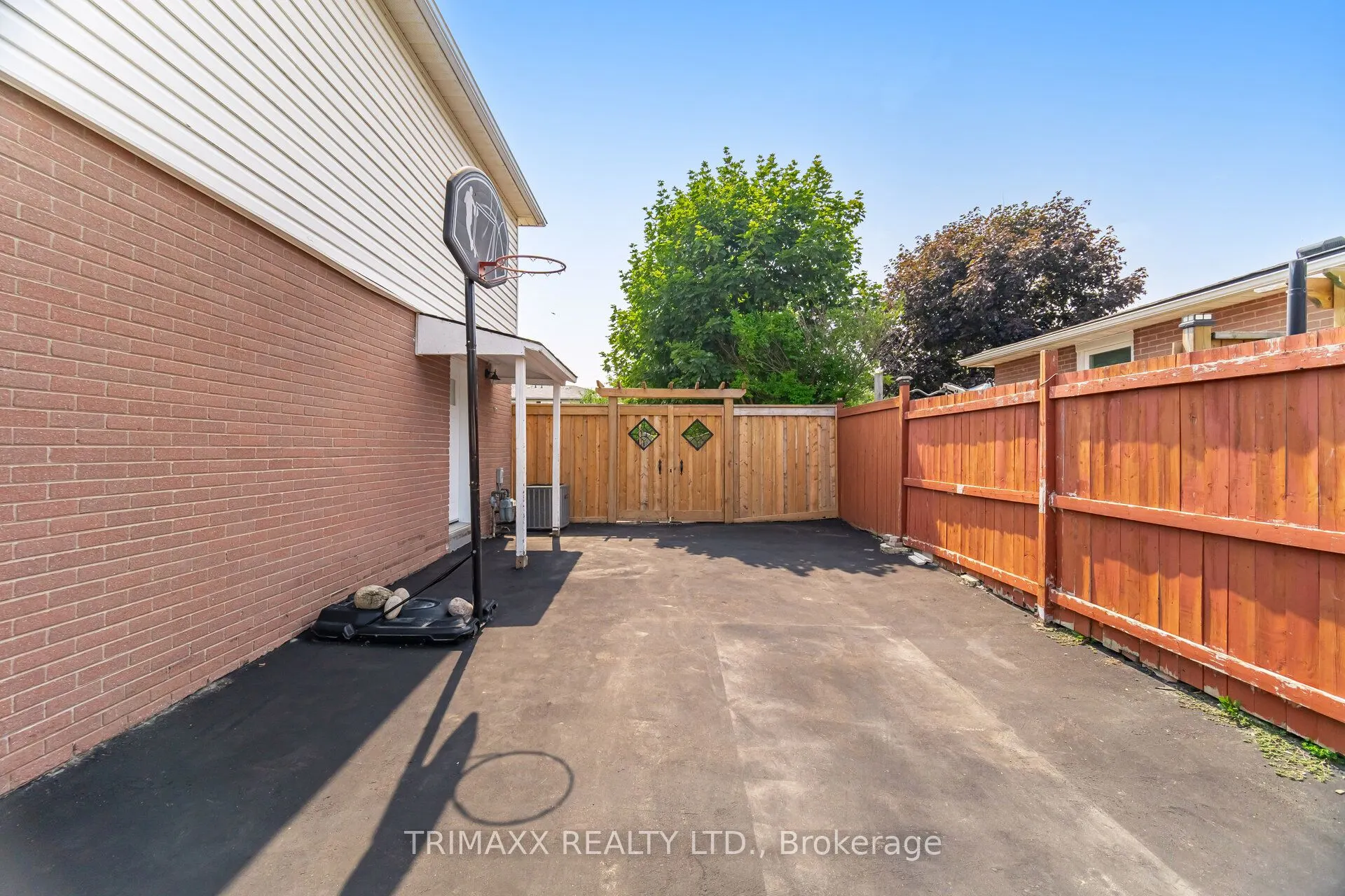 111 Folkstone Crescent