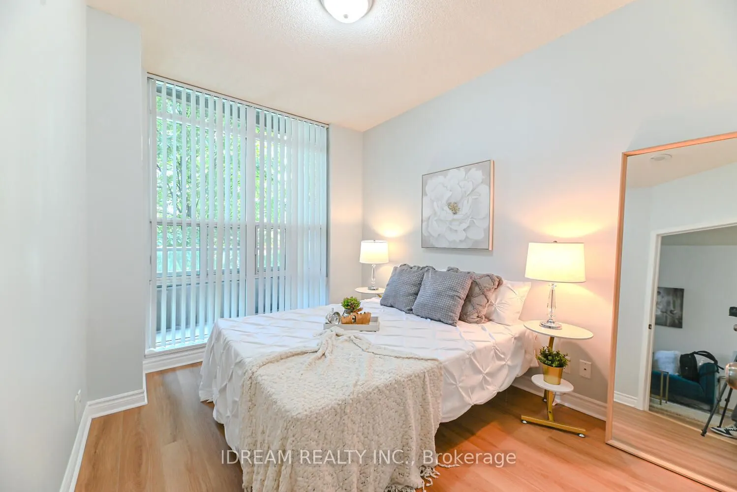 33 Elm Drive W, #201