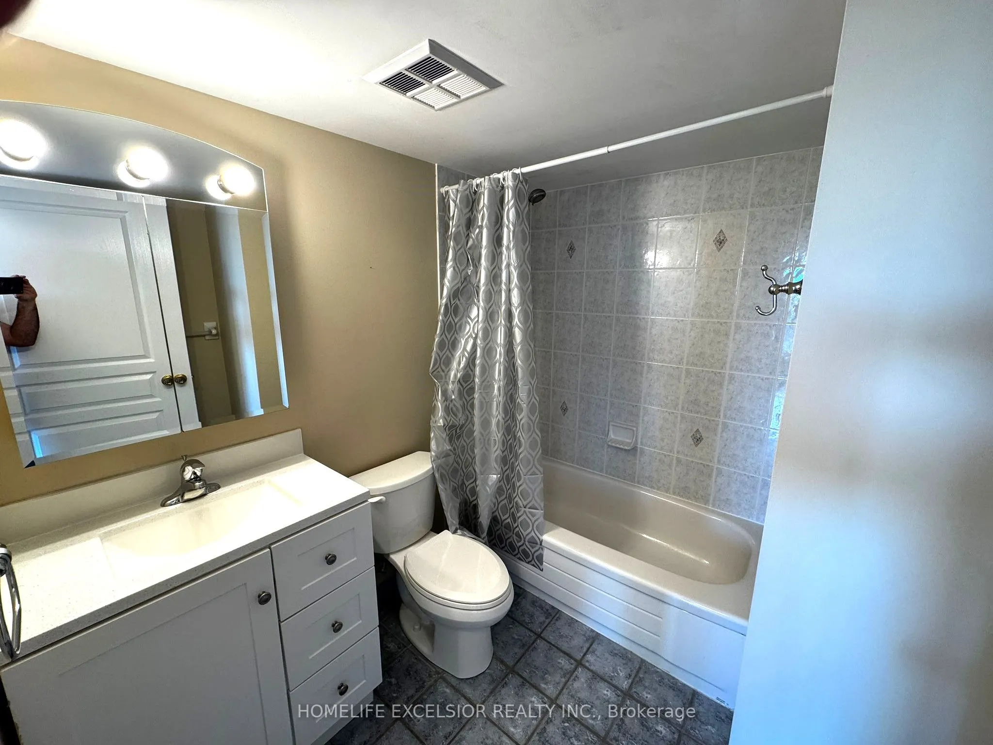 2585 Erin Centre Boulevard, #1001
