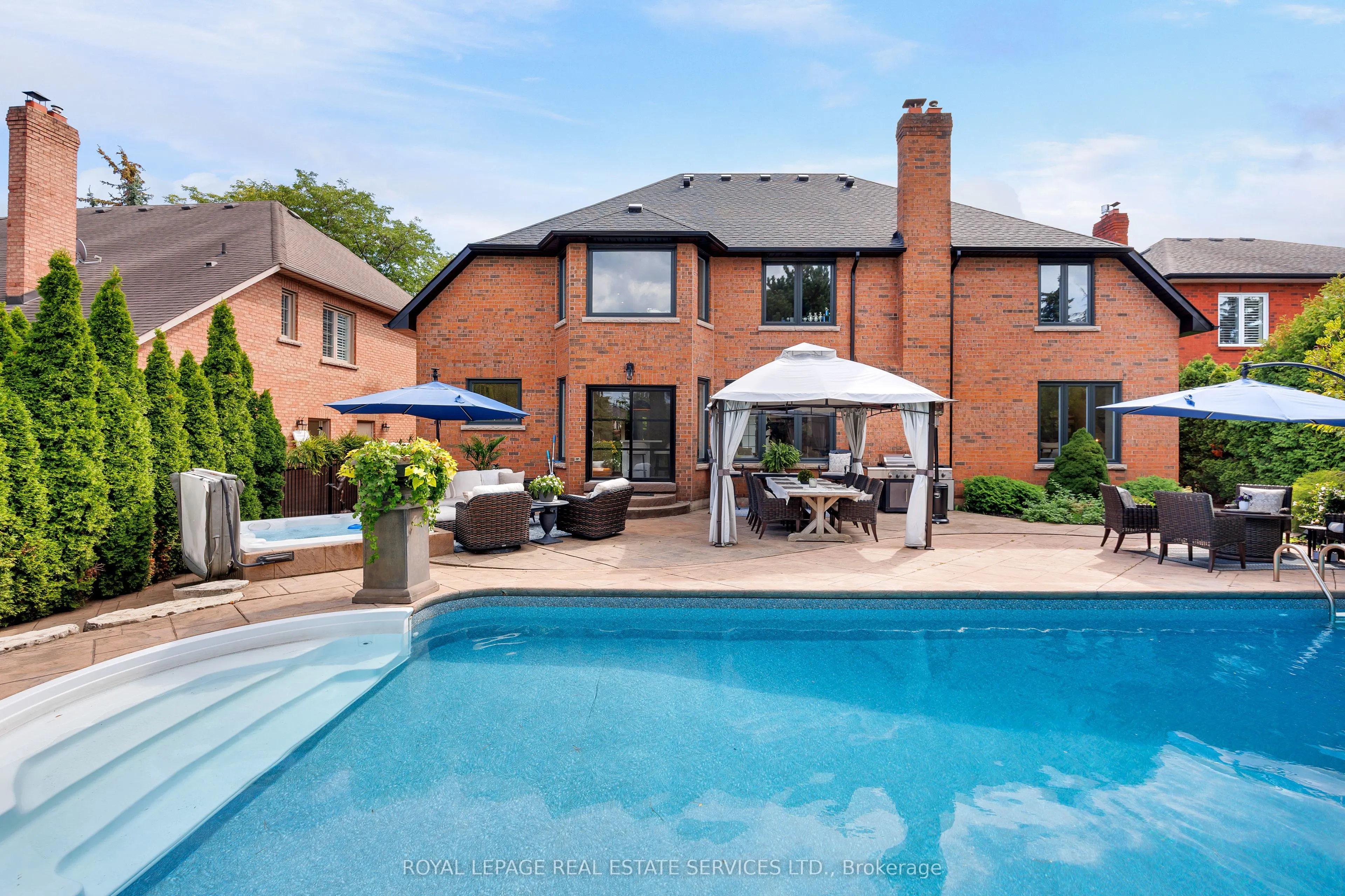 1483 The Links Drive
