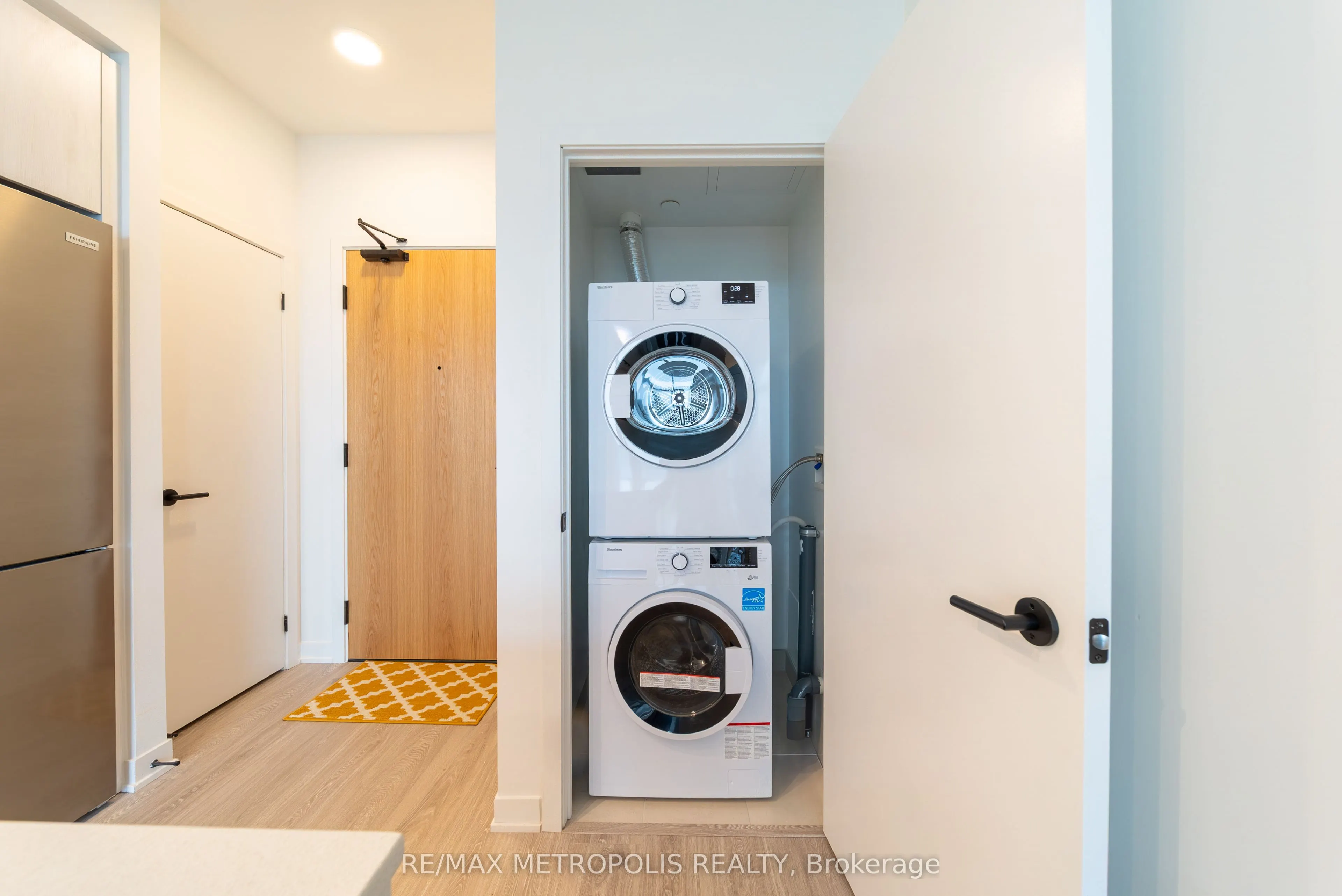 2495 Eglinton Avenue W, #807