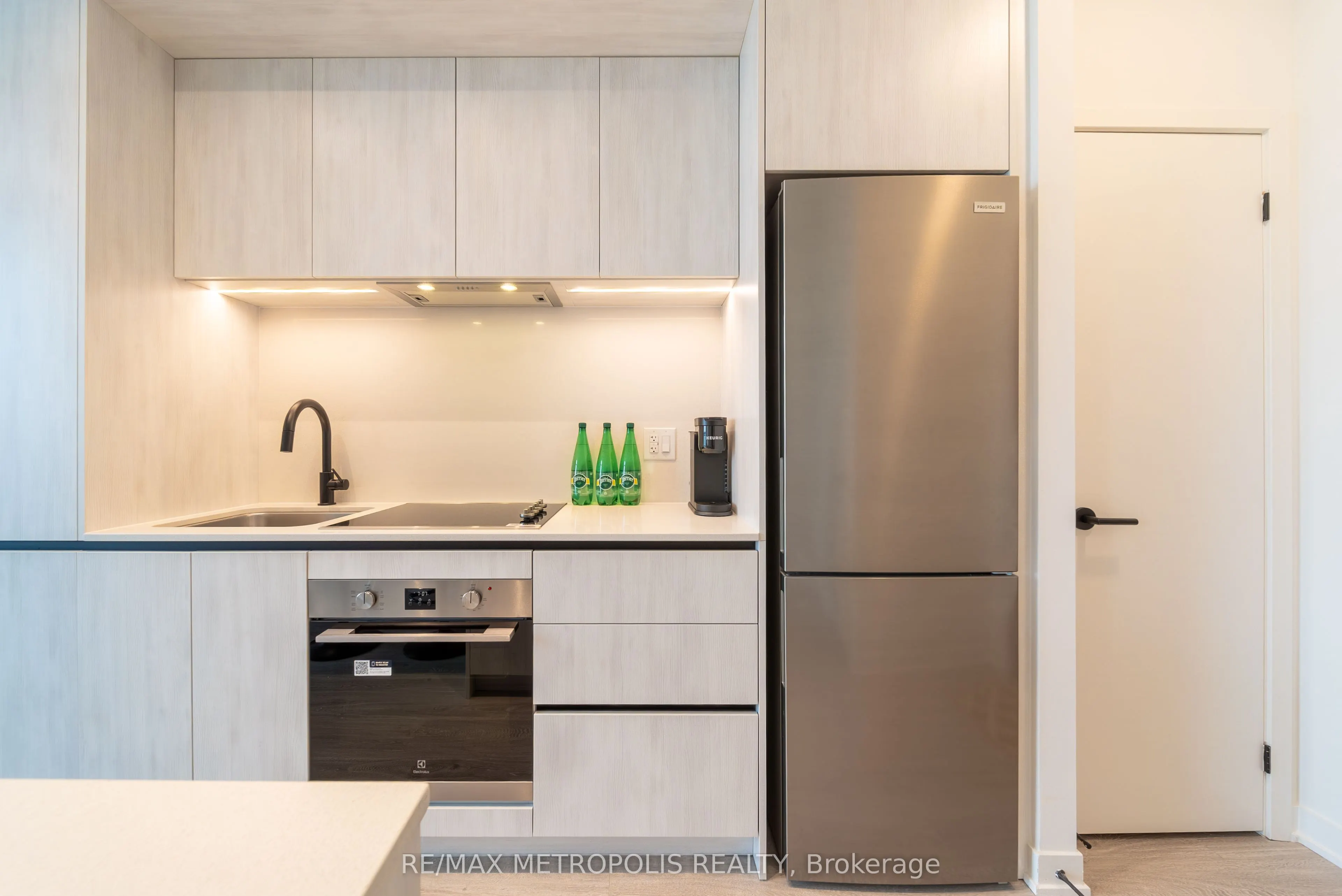 2495 Eglinton Avenue W, #807