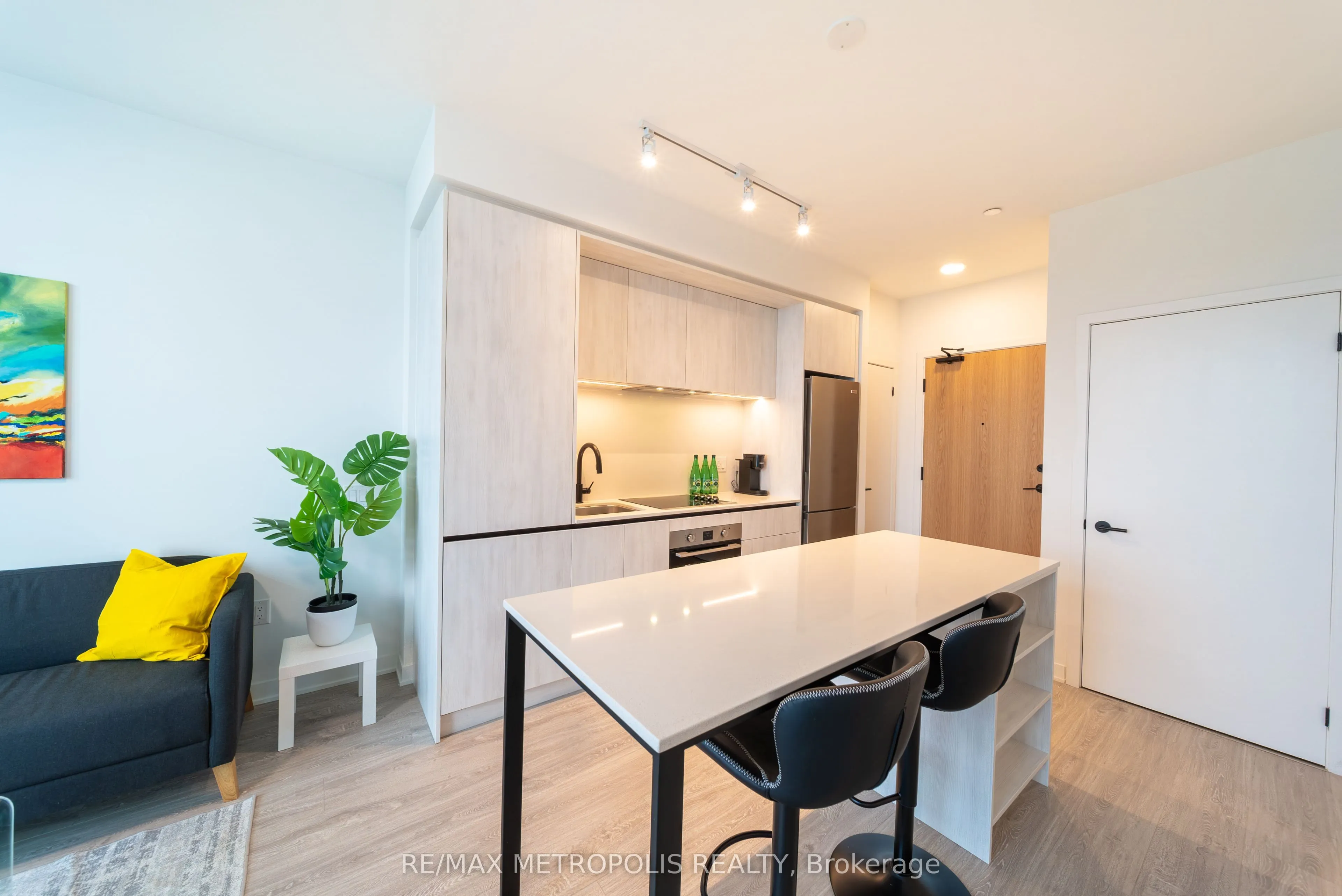 2495 Eglinton Avenue W, #807