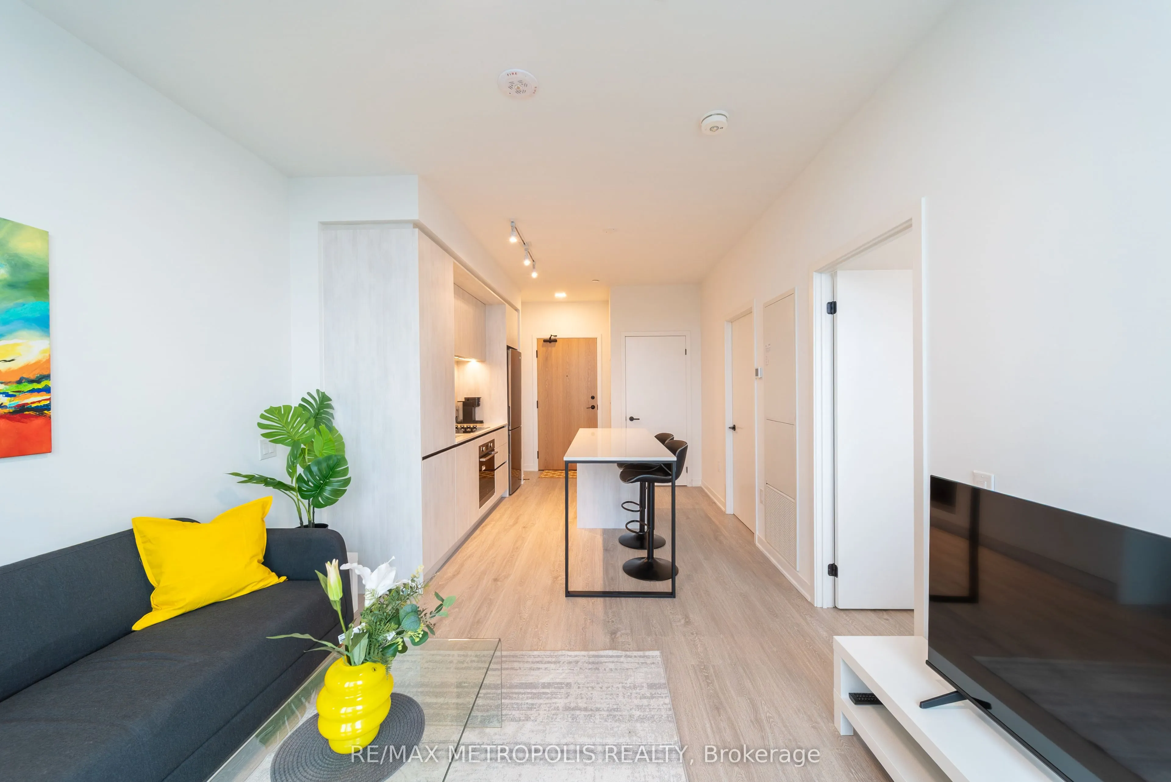 2495 Eglinton Avenue W, #807