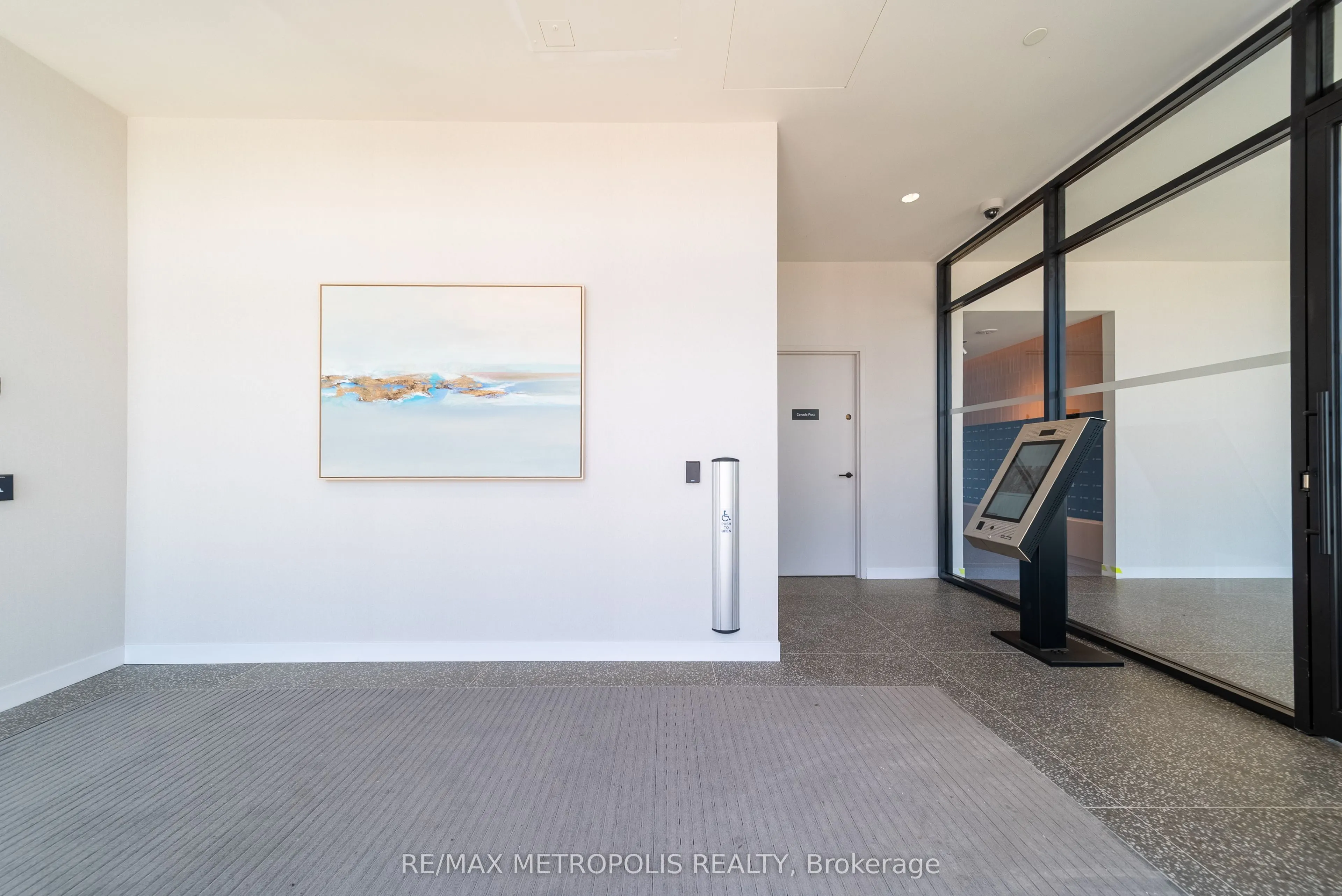 2495 Eglinton Avenue W, #807