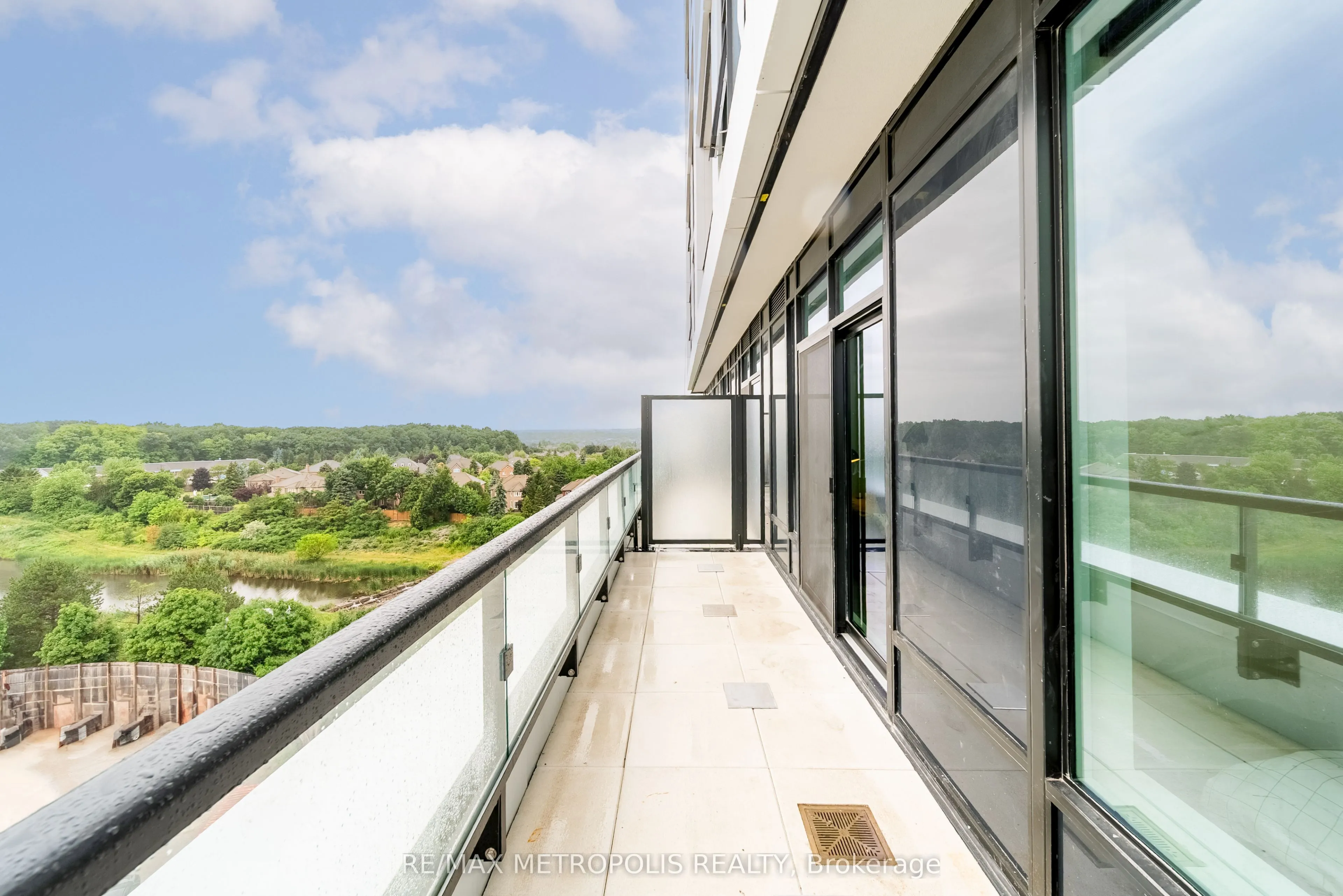 2495 Eglinton Avenue W, #807