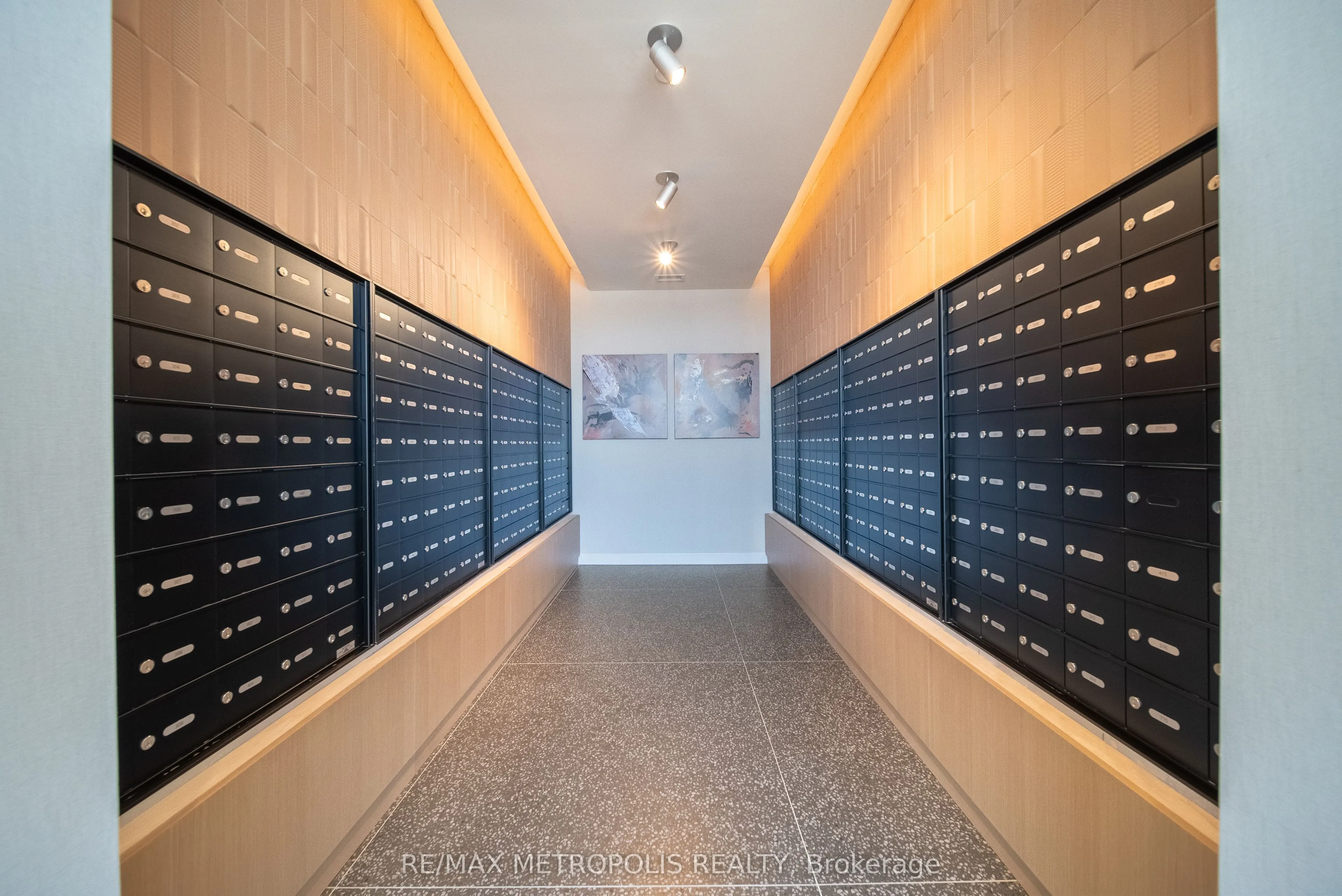2495 Eglinton Avenue W, #807