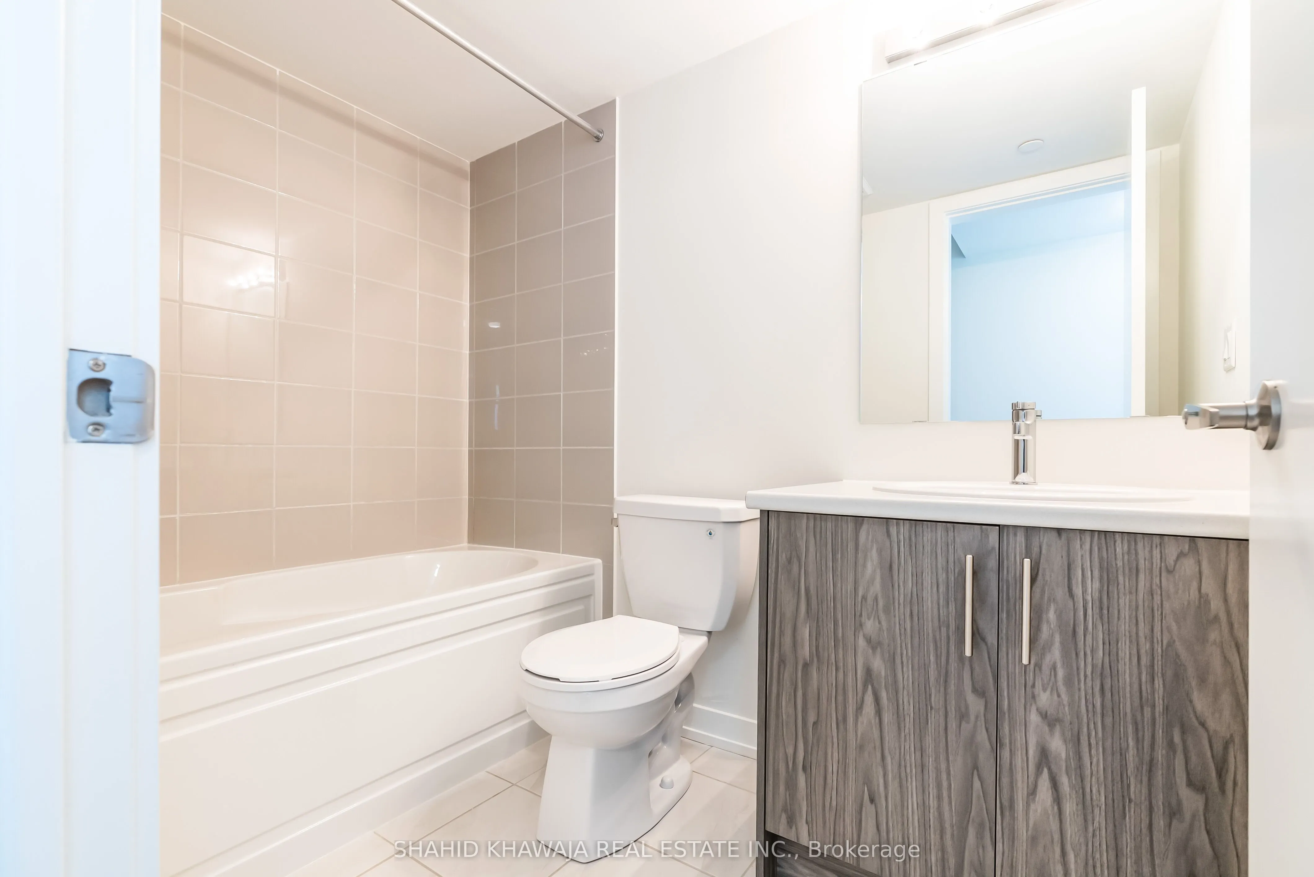 3546 Colonial Drive, #27