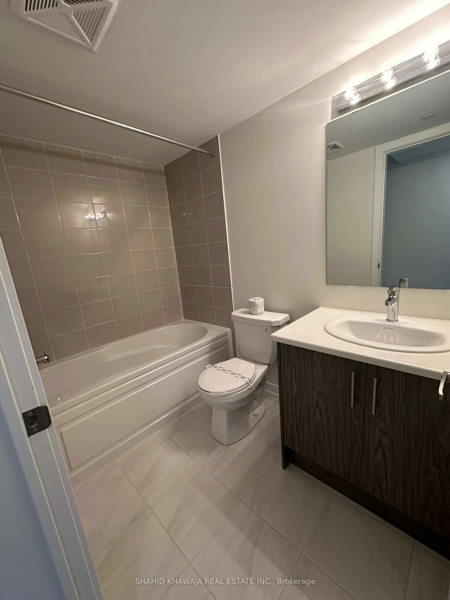 3546 Colonial Drive, #27