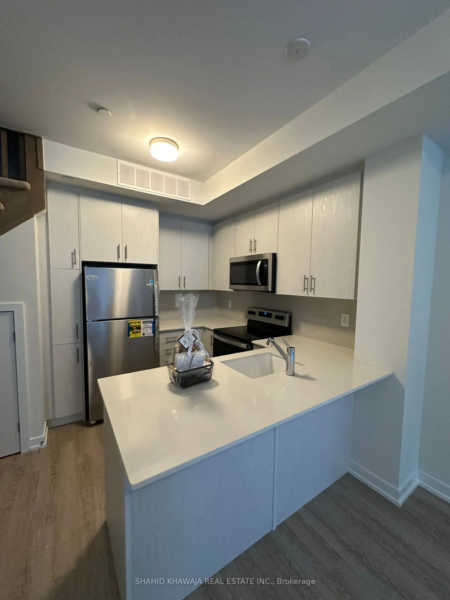 3546 Colonial Drive, #27