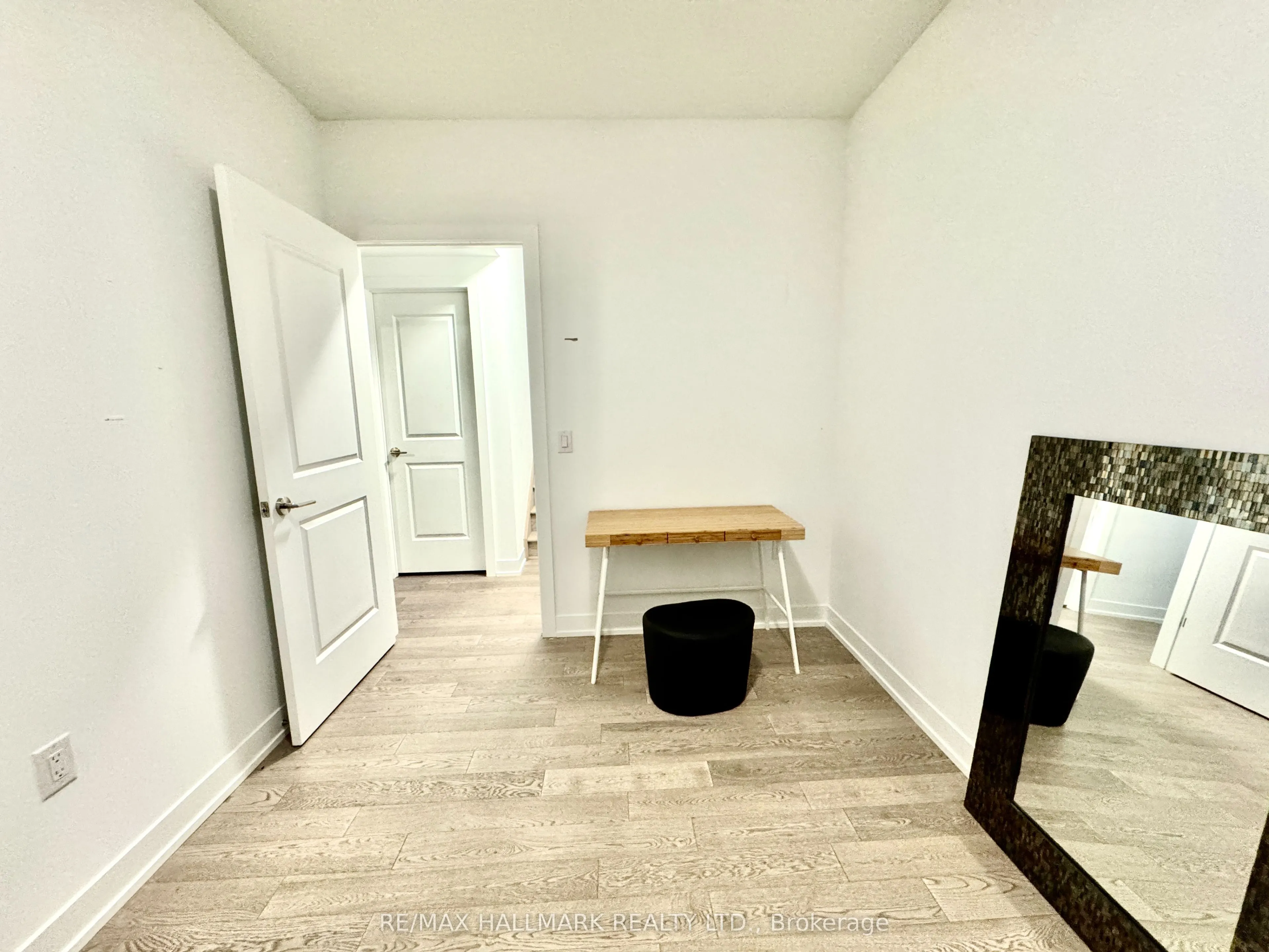 1085 Douglas Mccurdy Common, #216