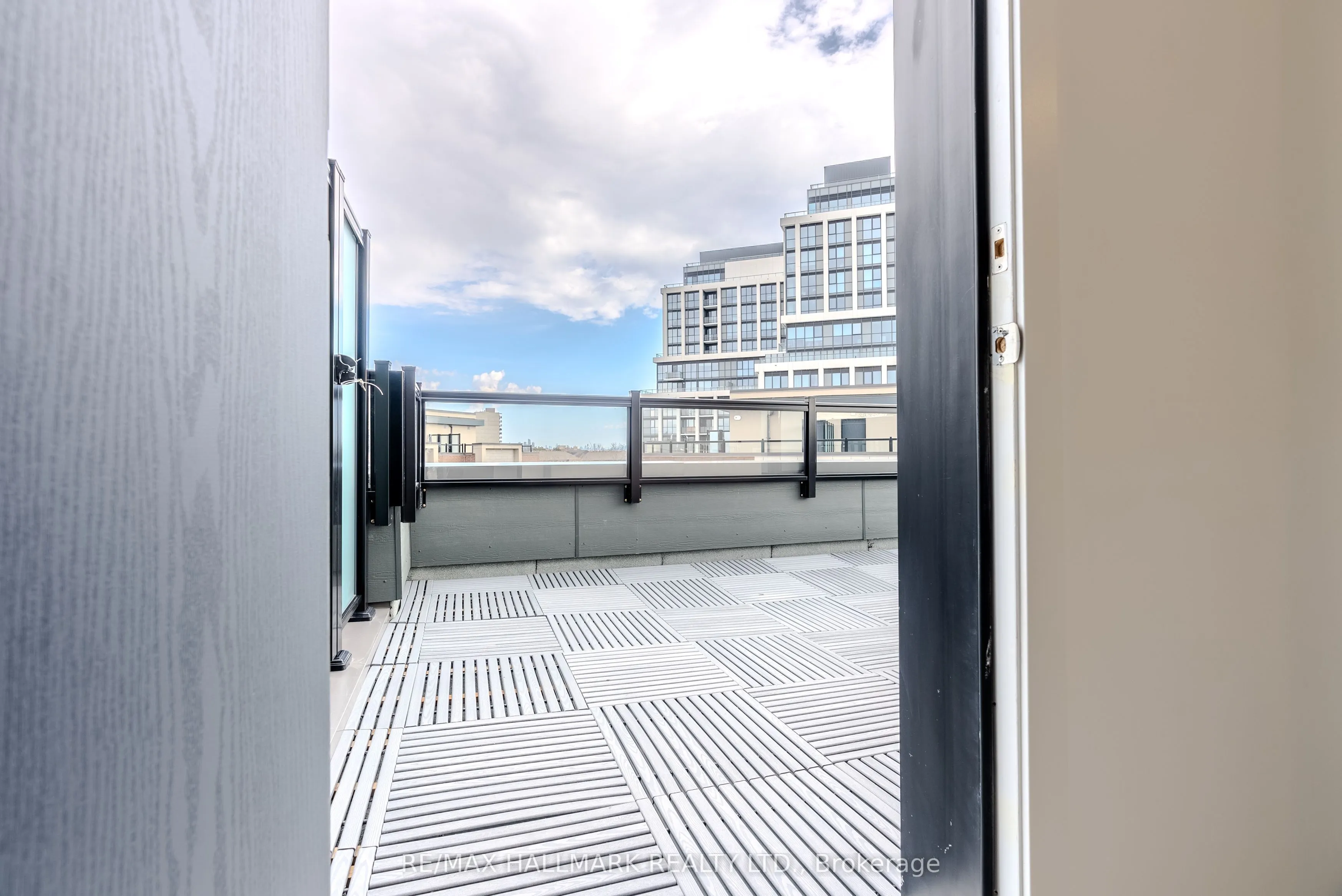1085 Douglas Mccurdy Common, #216