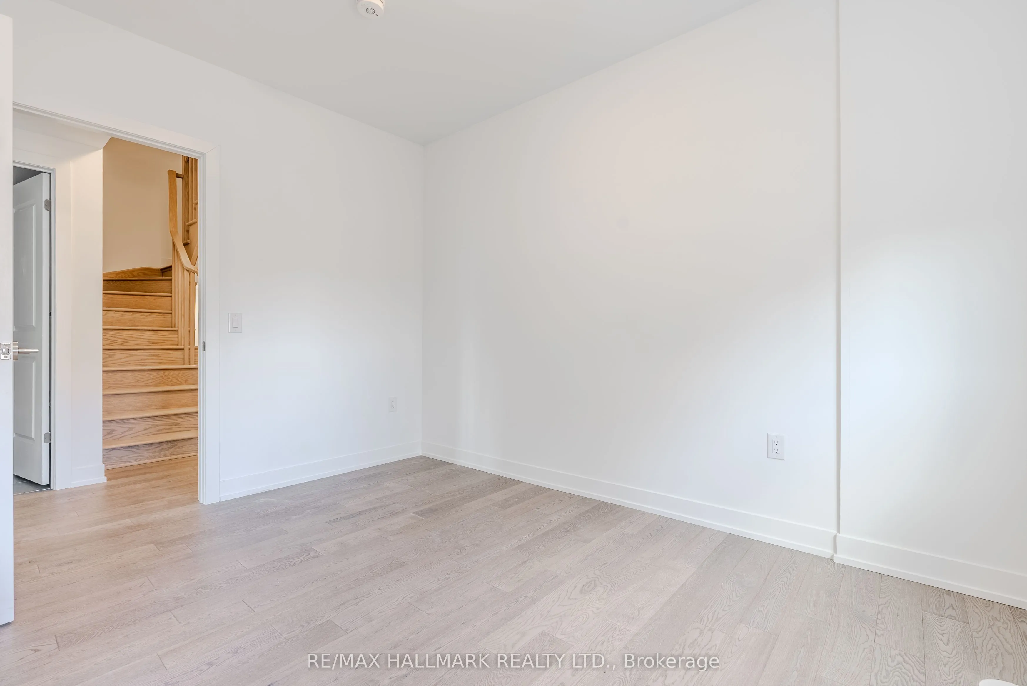 1085 Douglas Mccurdy Common, #216