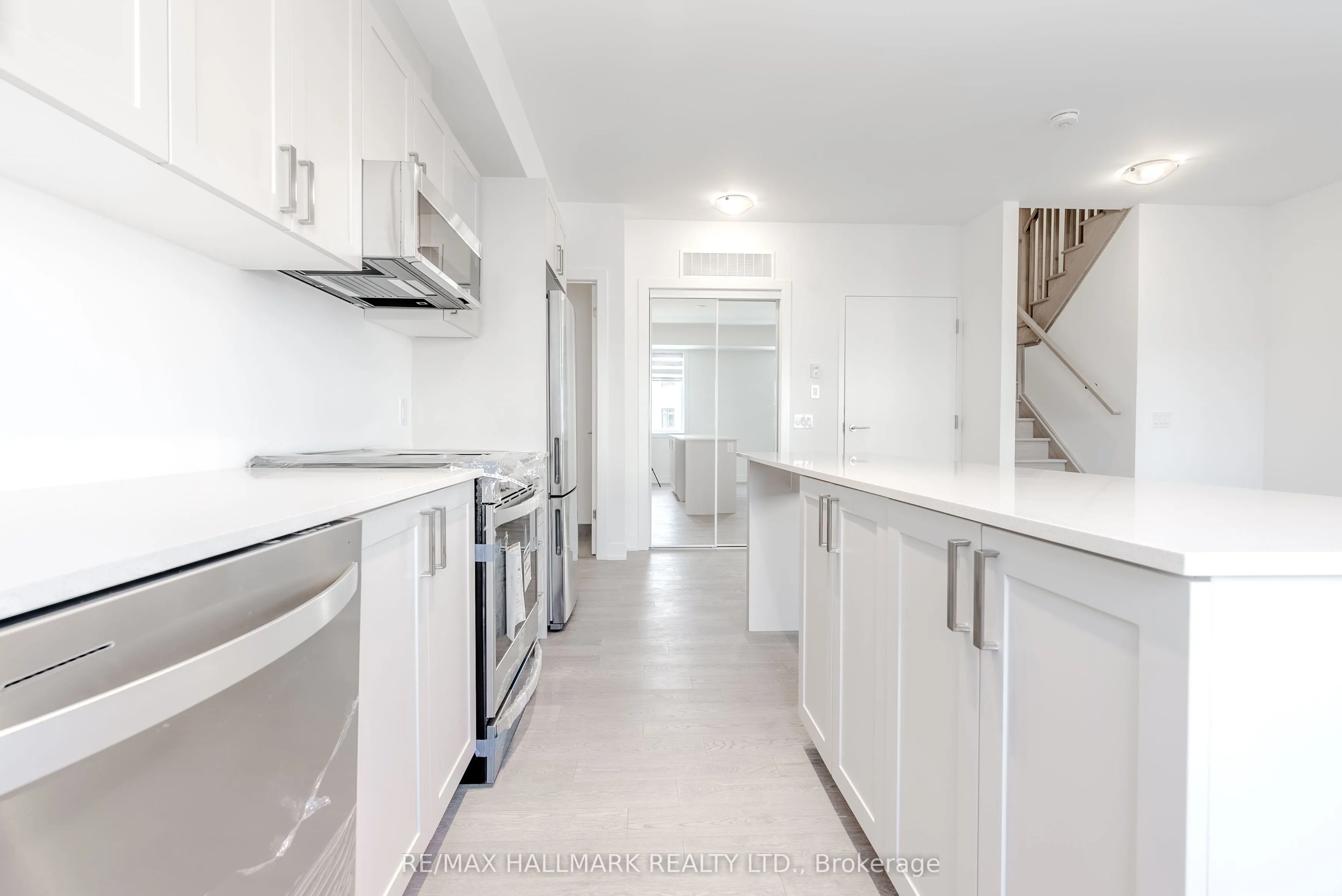 1085 Douglas Mccurdy Common, #216
