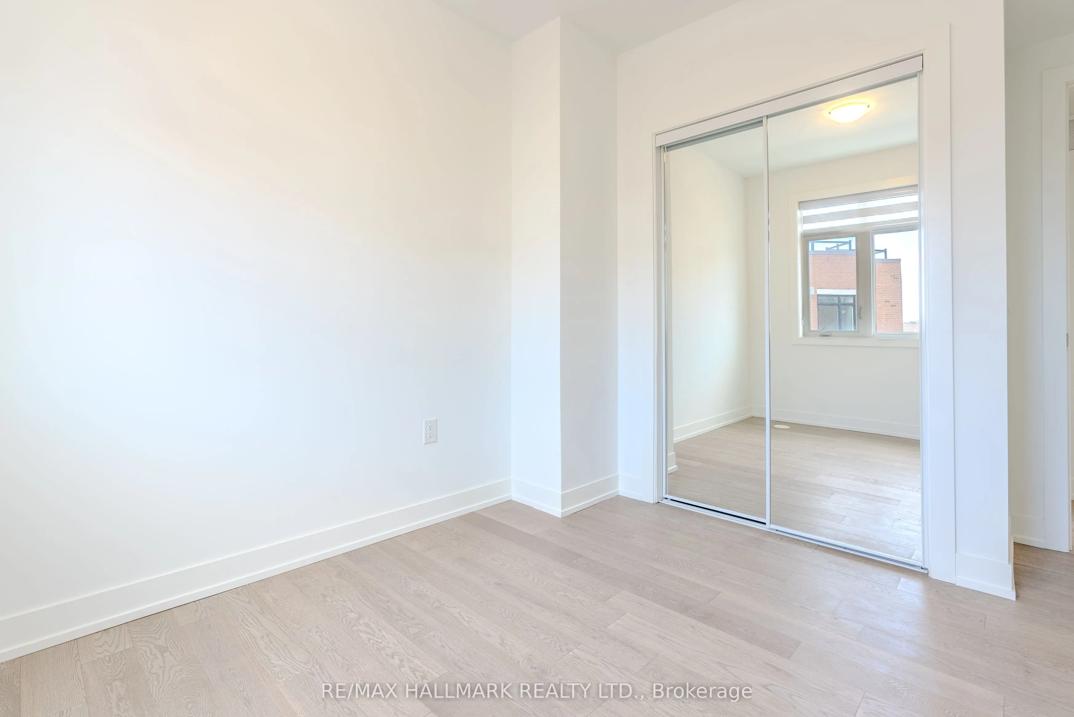 1085 Douglas Mccurdy Common, #216