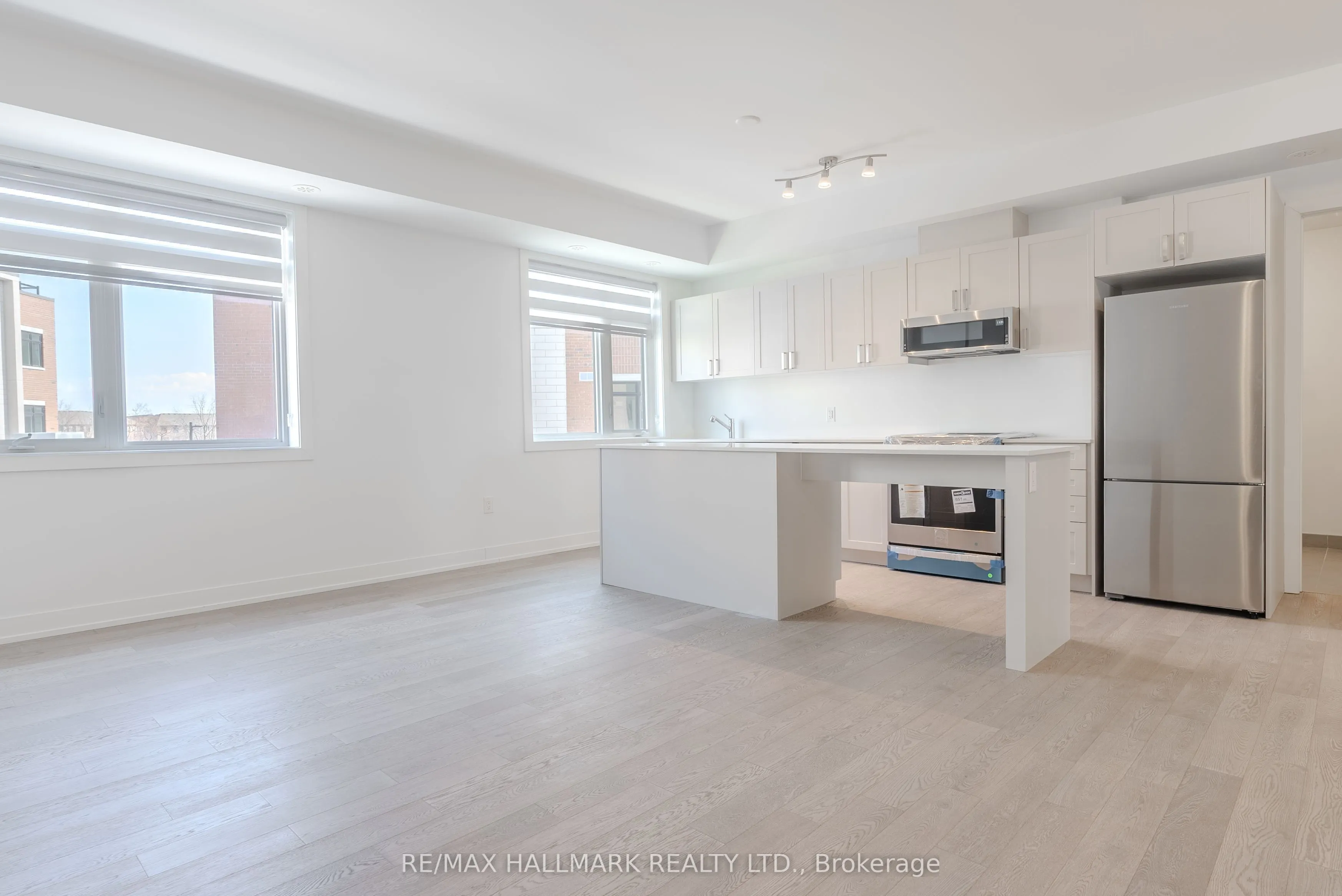 1085 Douglas Mccurdy Common, #216