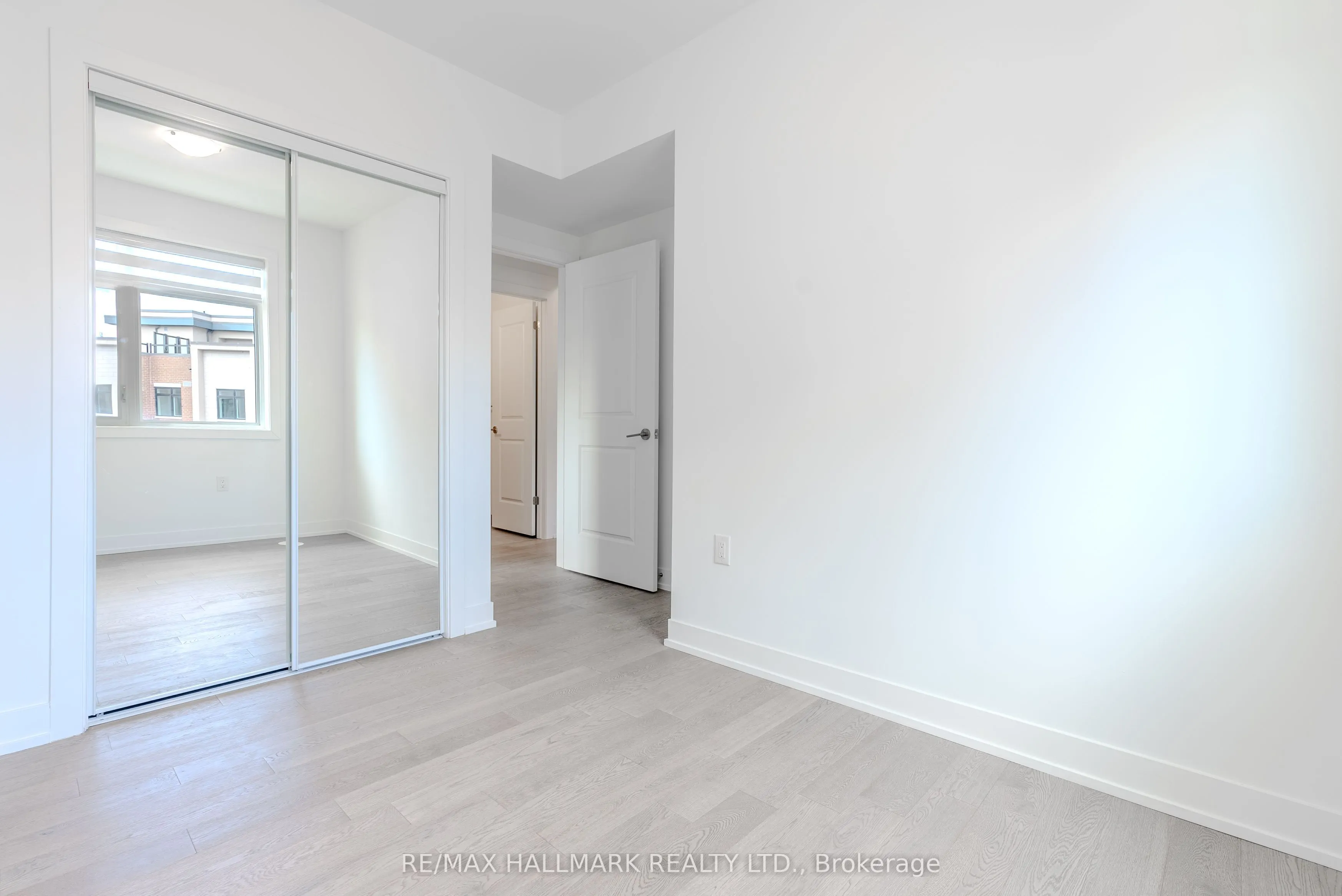 1085 Douglas Mccurdy Common, #216