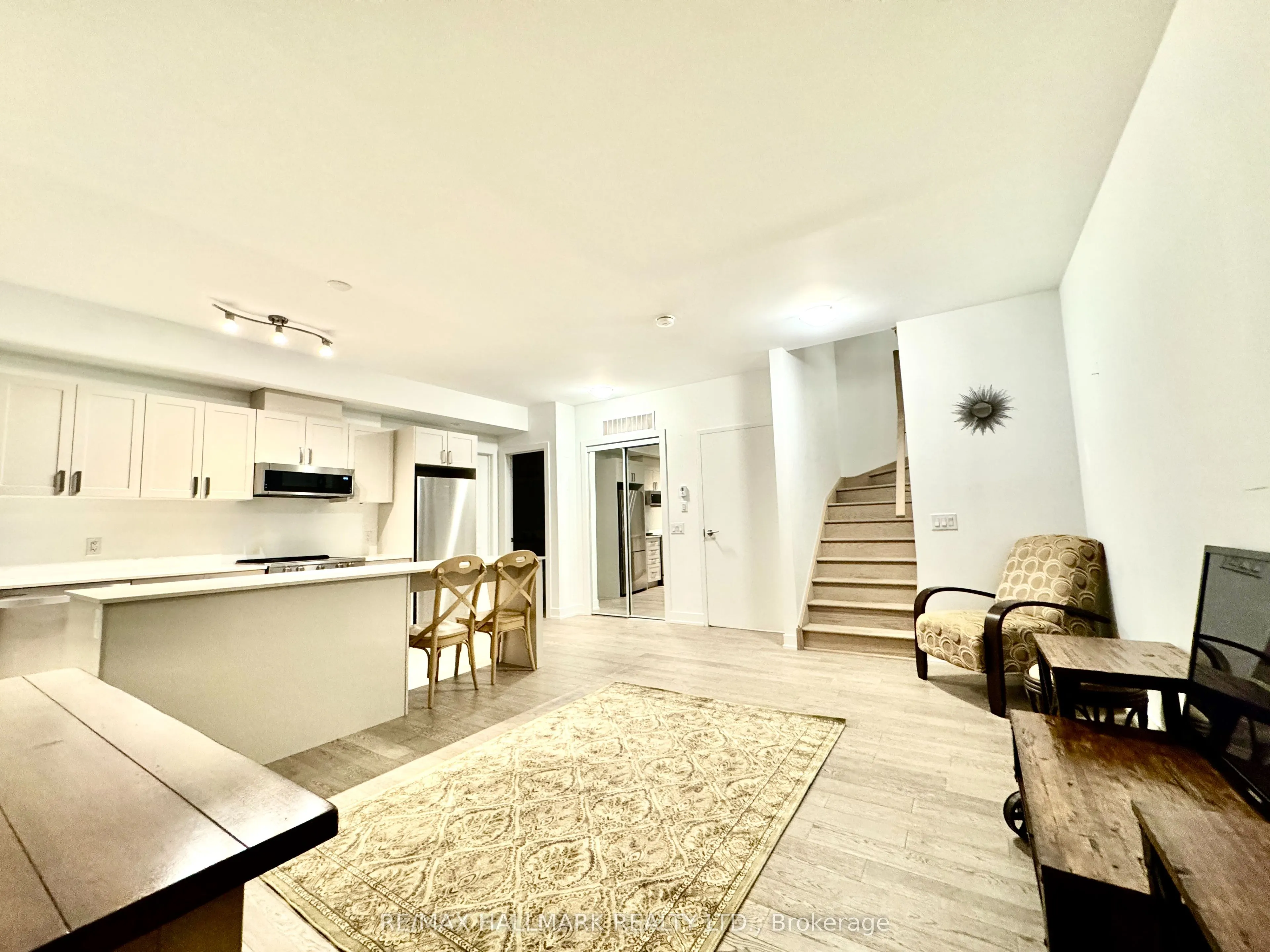 1085 Douglas Mccurdy Common, #216