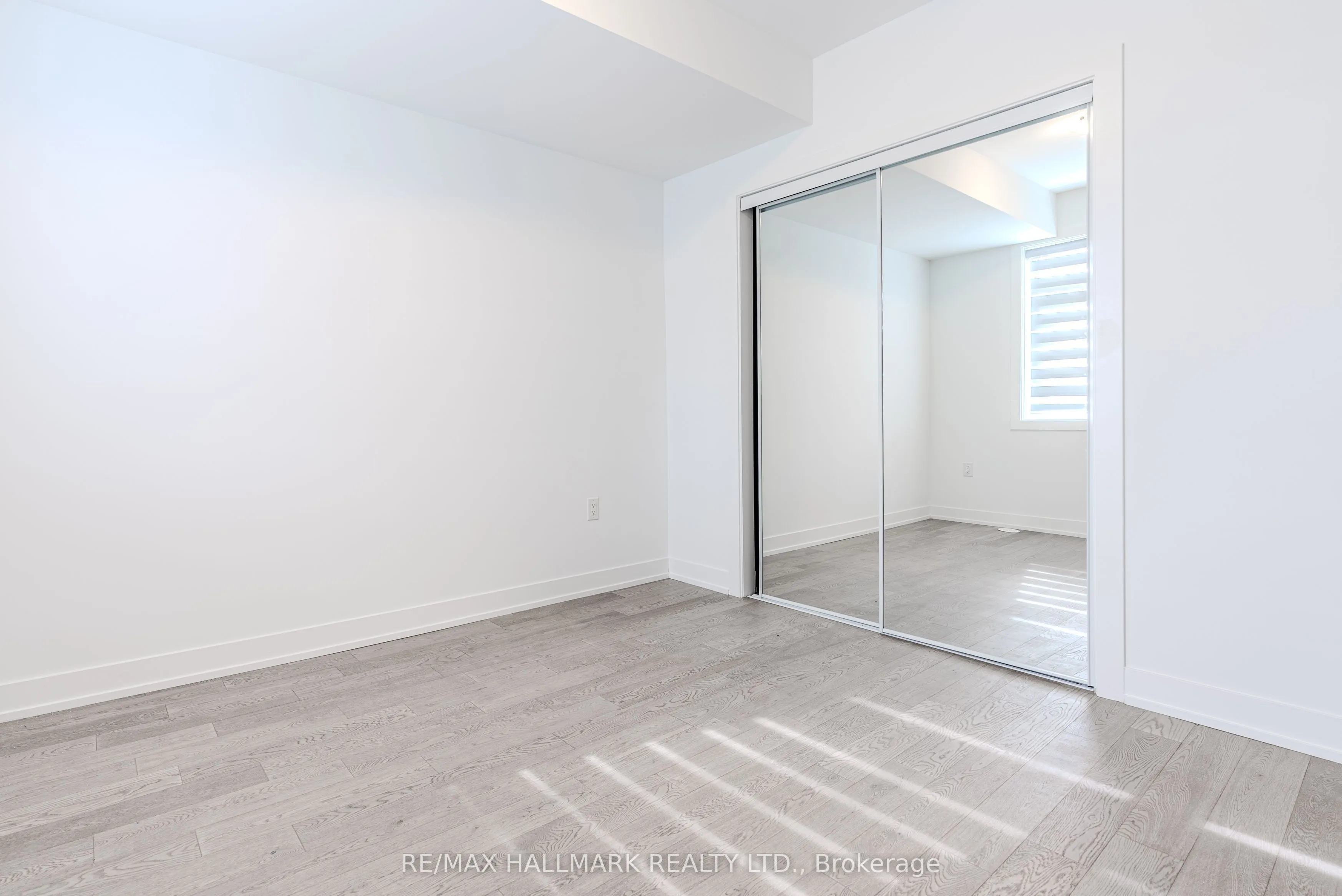 1085 Douglas Mccurdy Common, #216