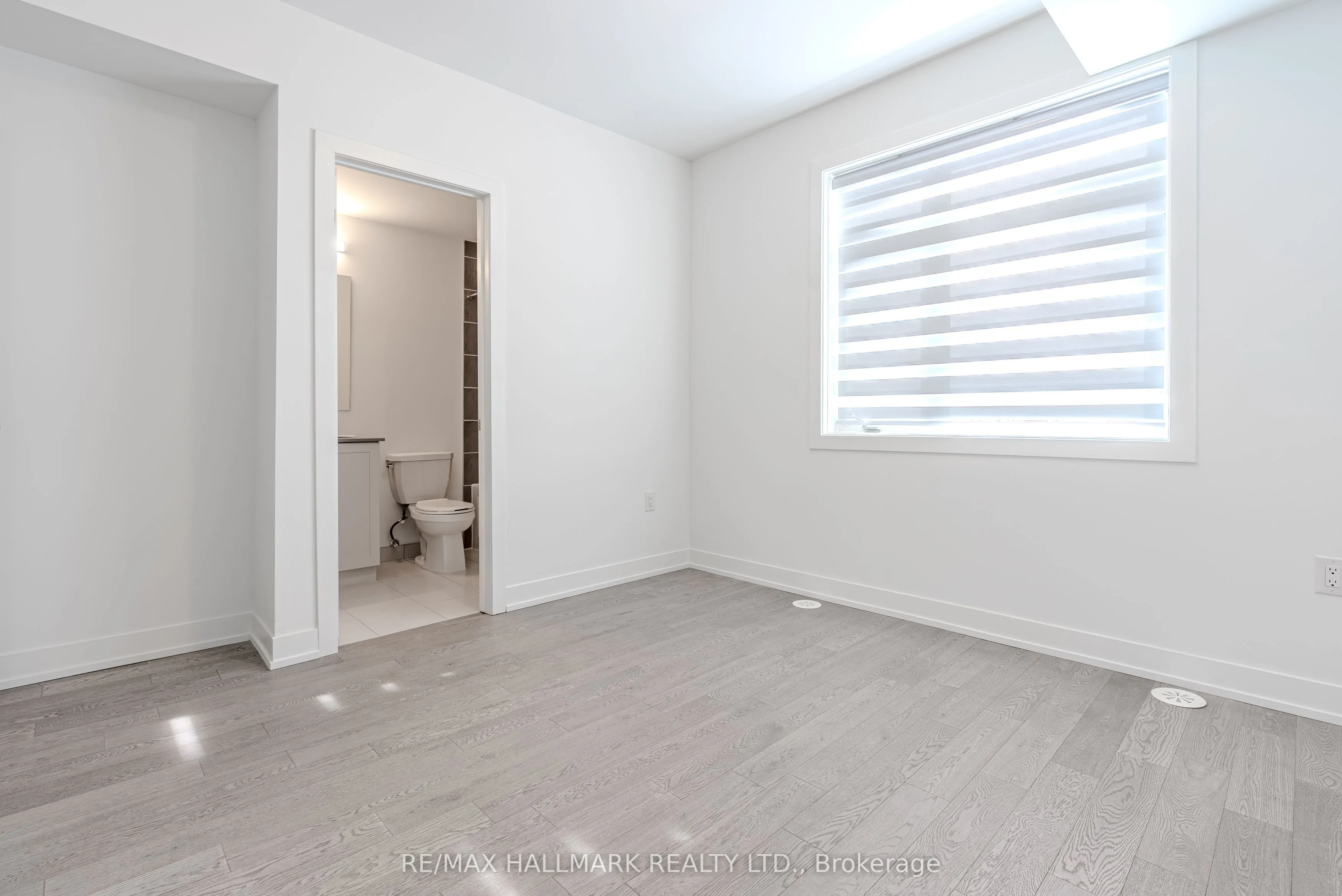 1085 Douglas Mccurdy Common, #216
