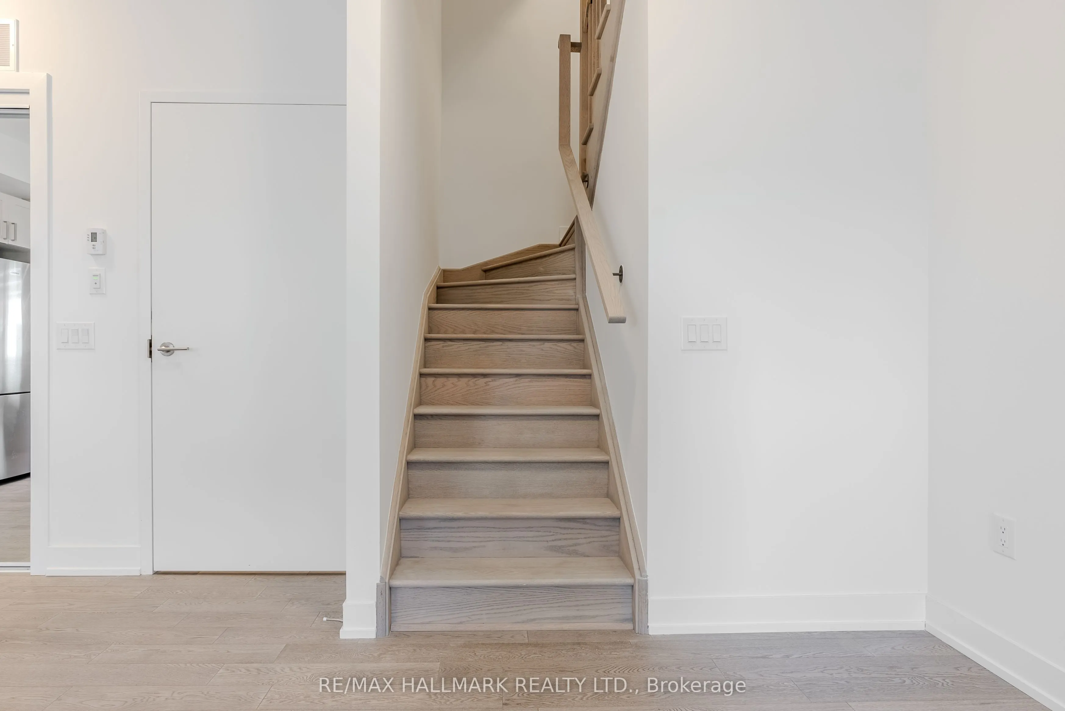 1085 Douglas Mccurdy Common, #216