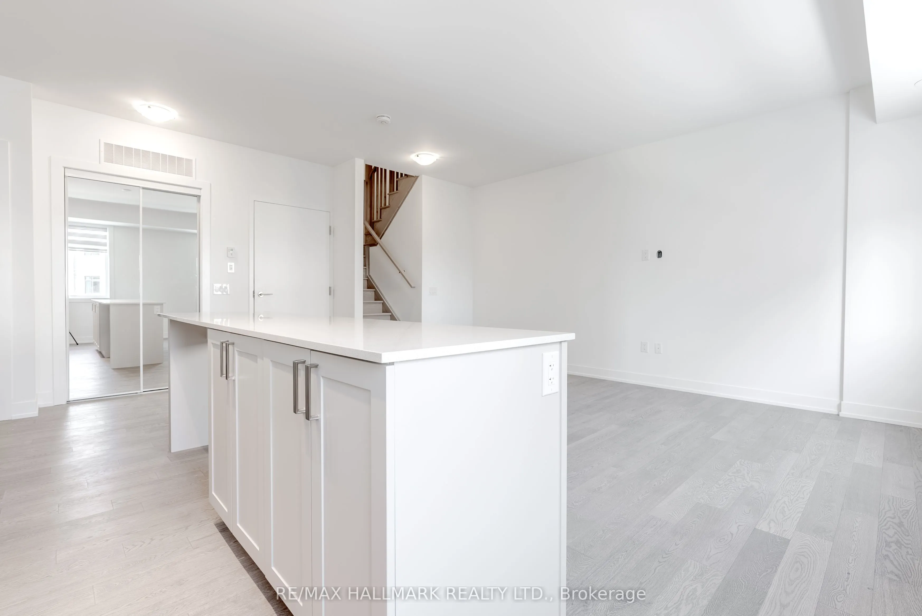 1085 Douglas Mccurdy Common, #216
