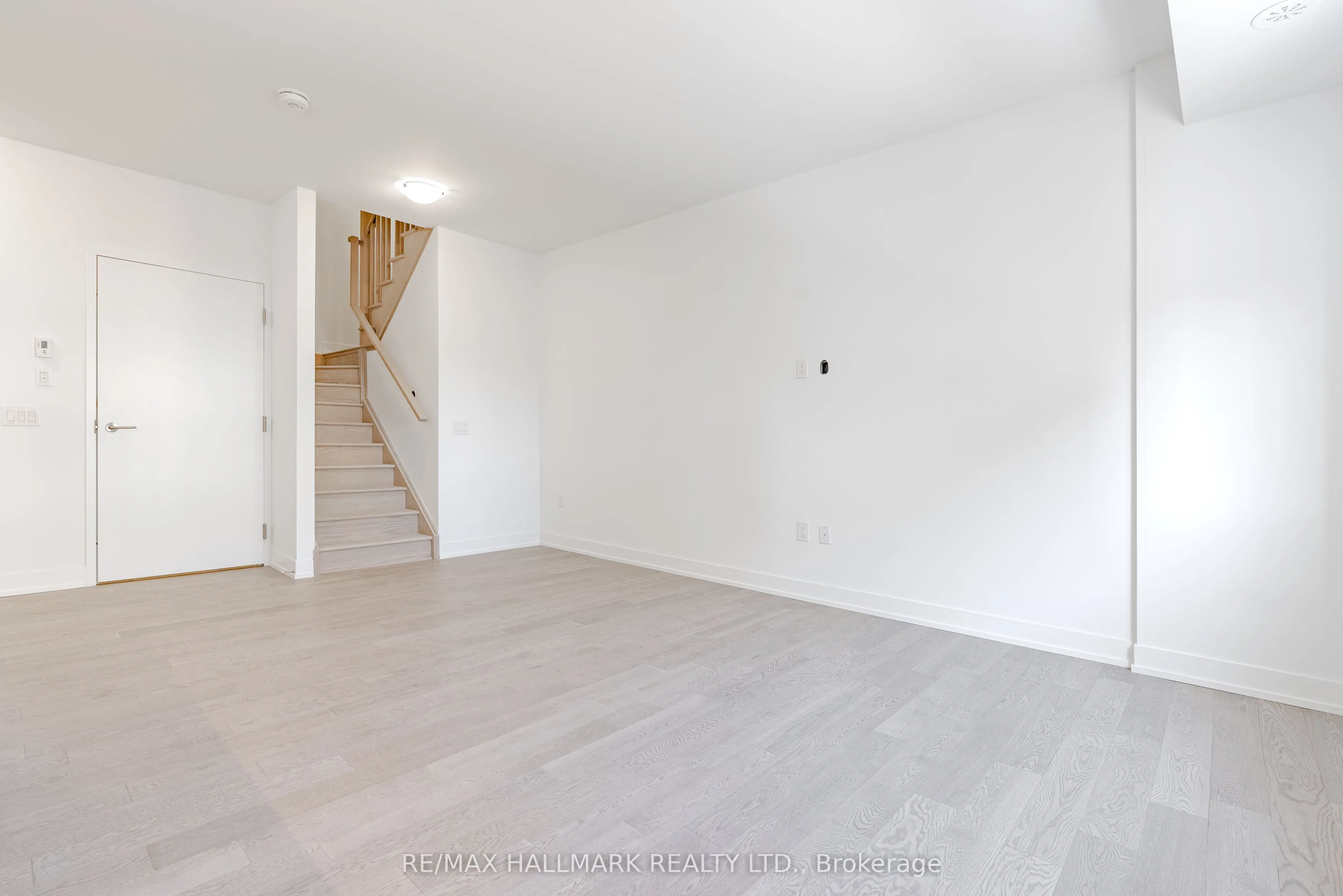 1085 Douglas Mccurdy Common, #216