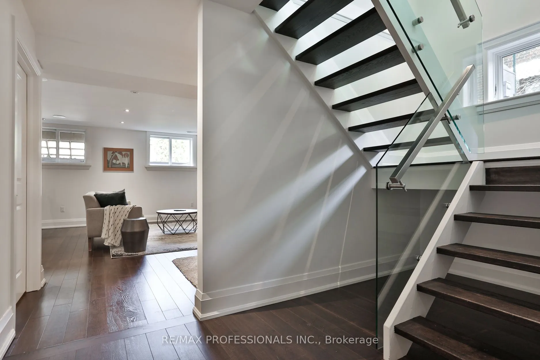 6 Meadowcrest Road