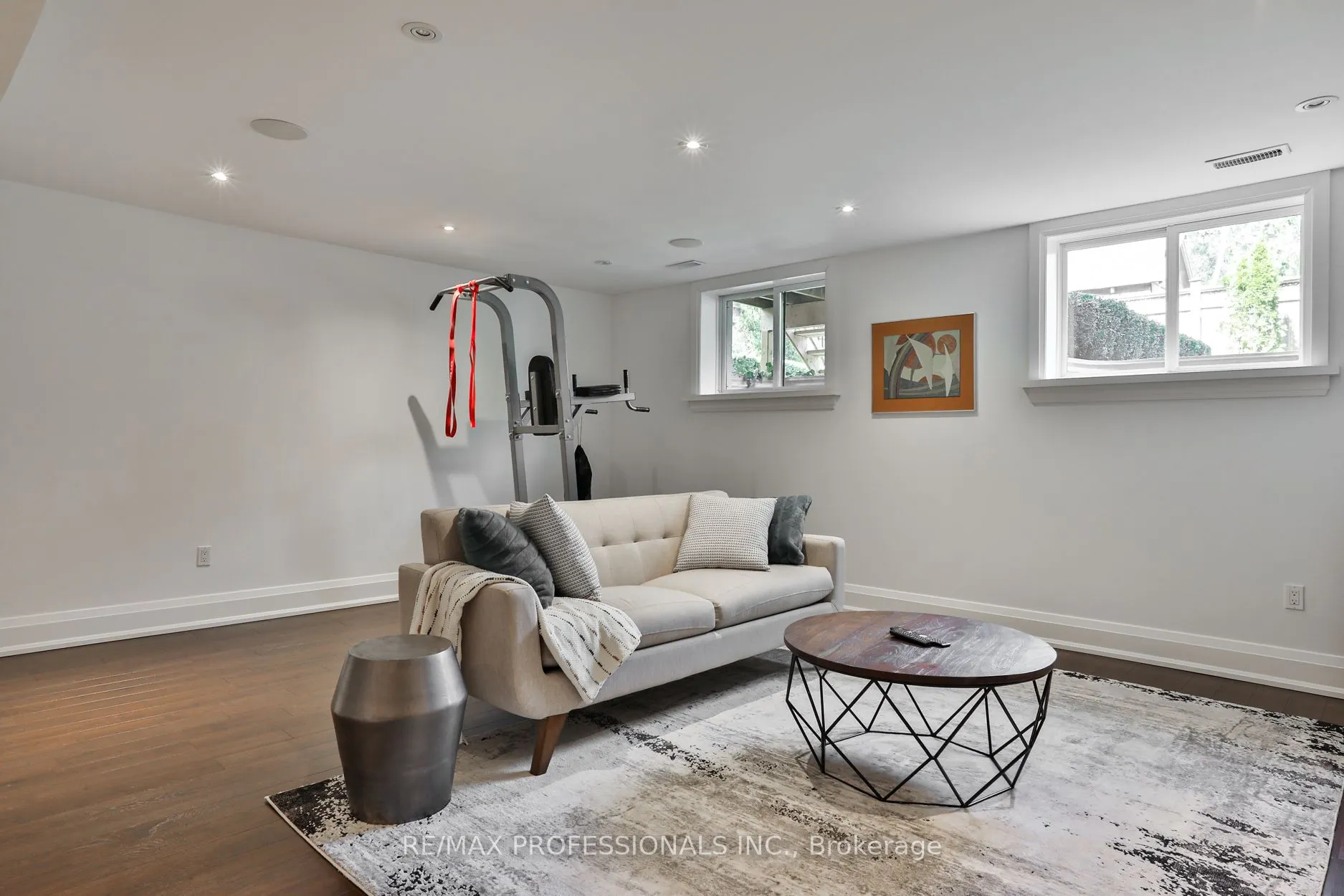 6 Meadowcrest Road