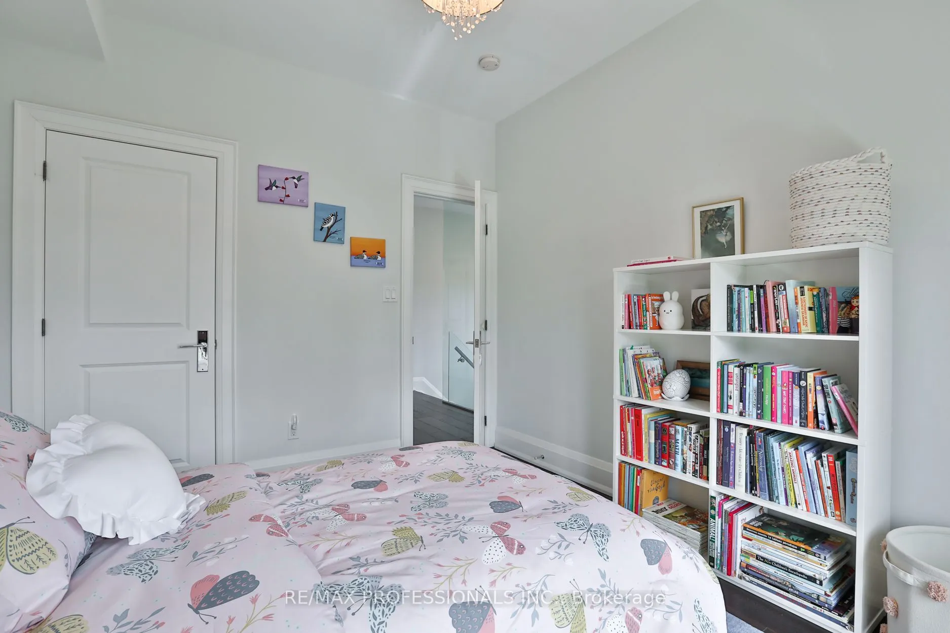 6 Meadowcrest Road