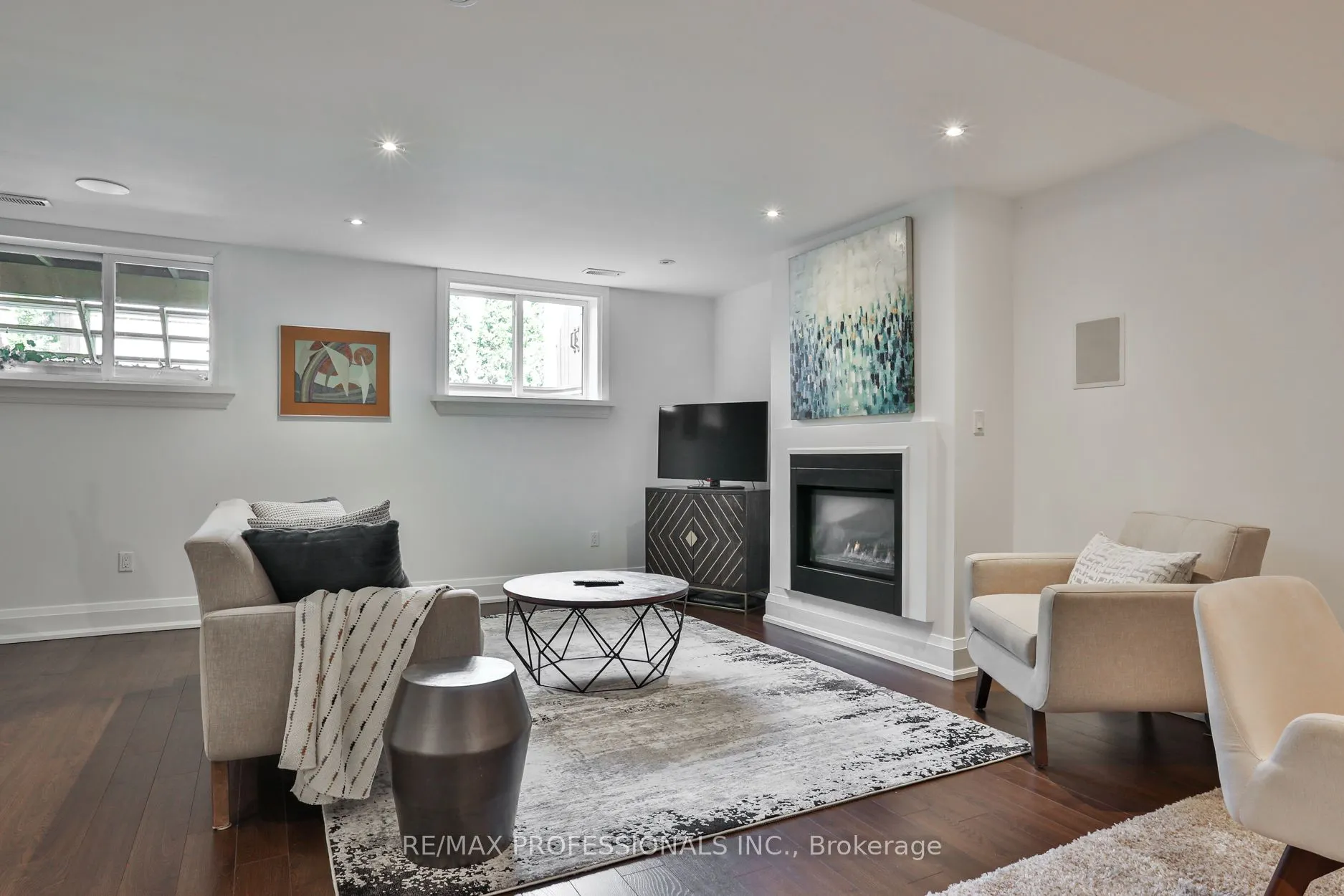 6 Meadowcrest Road