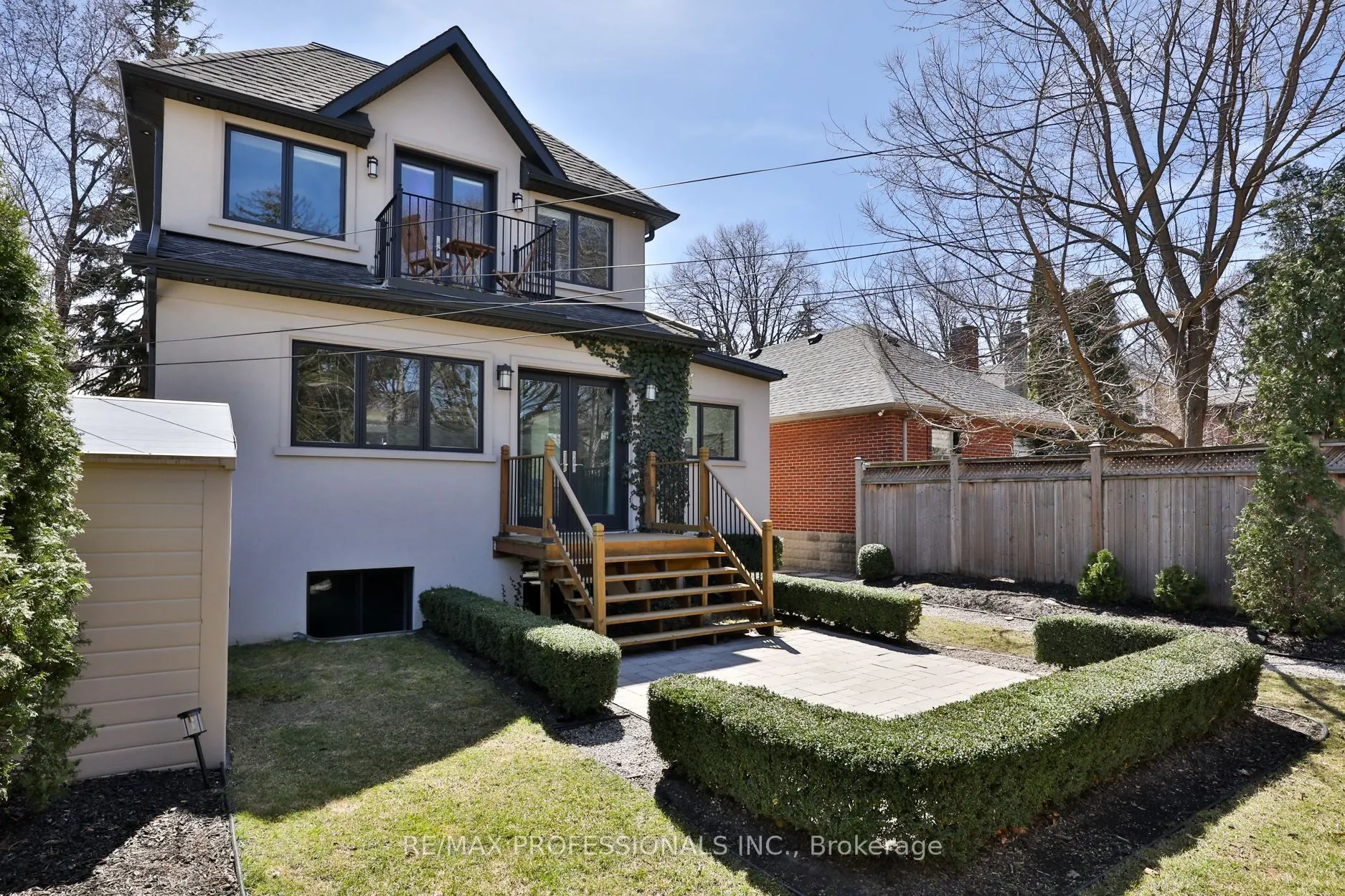 6 Meadowcrest Road