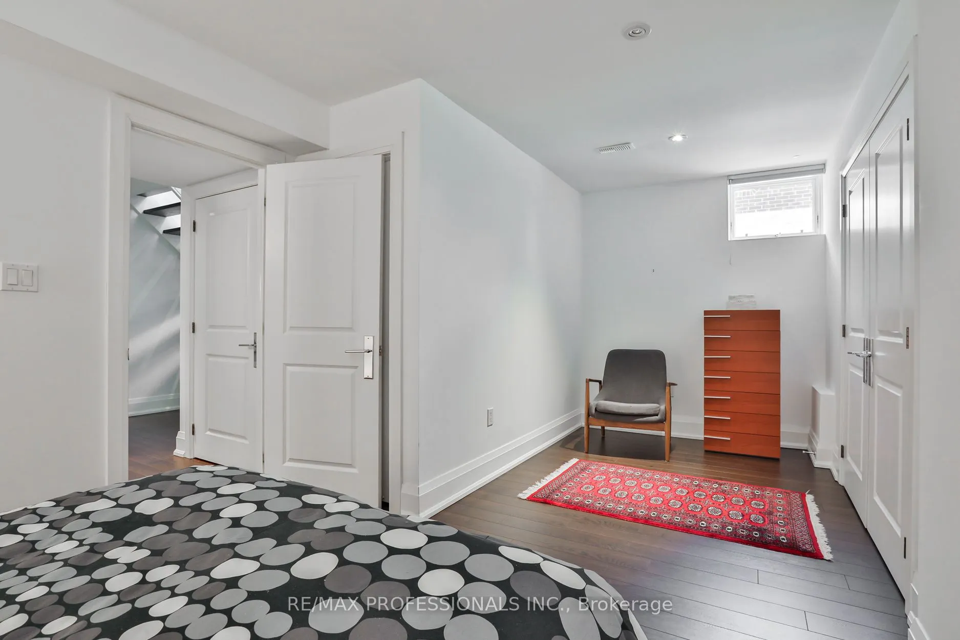6 Meadowcrest Road