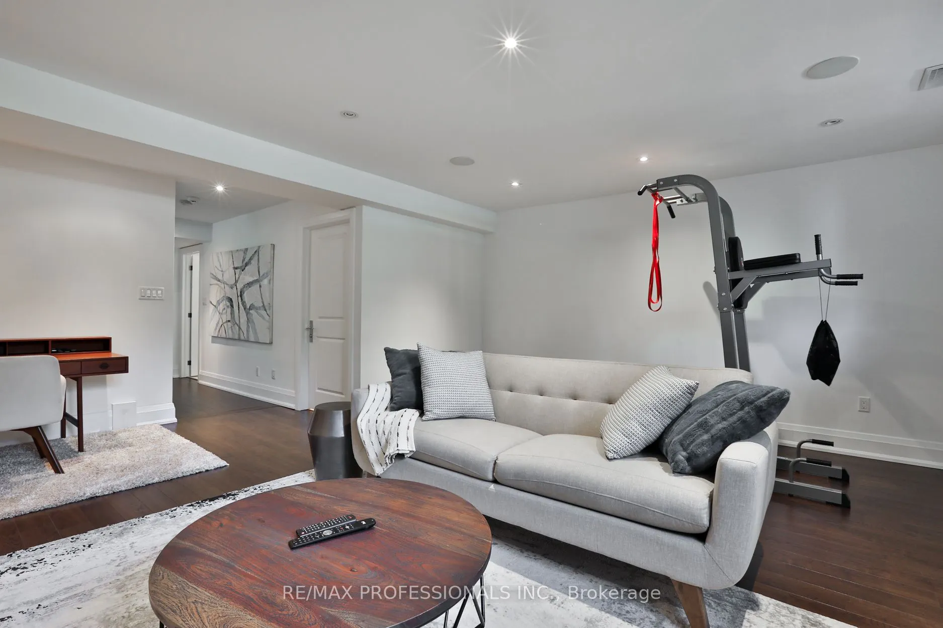 6 Meadowcrest Road