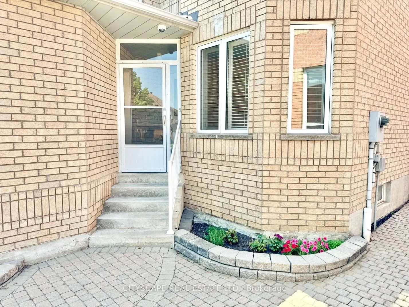 533 Leatherleaf Drive