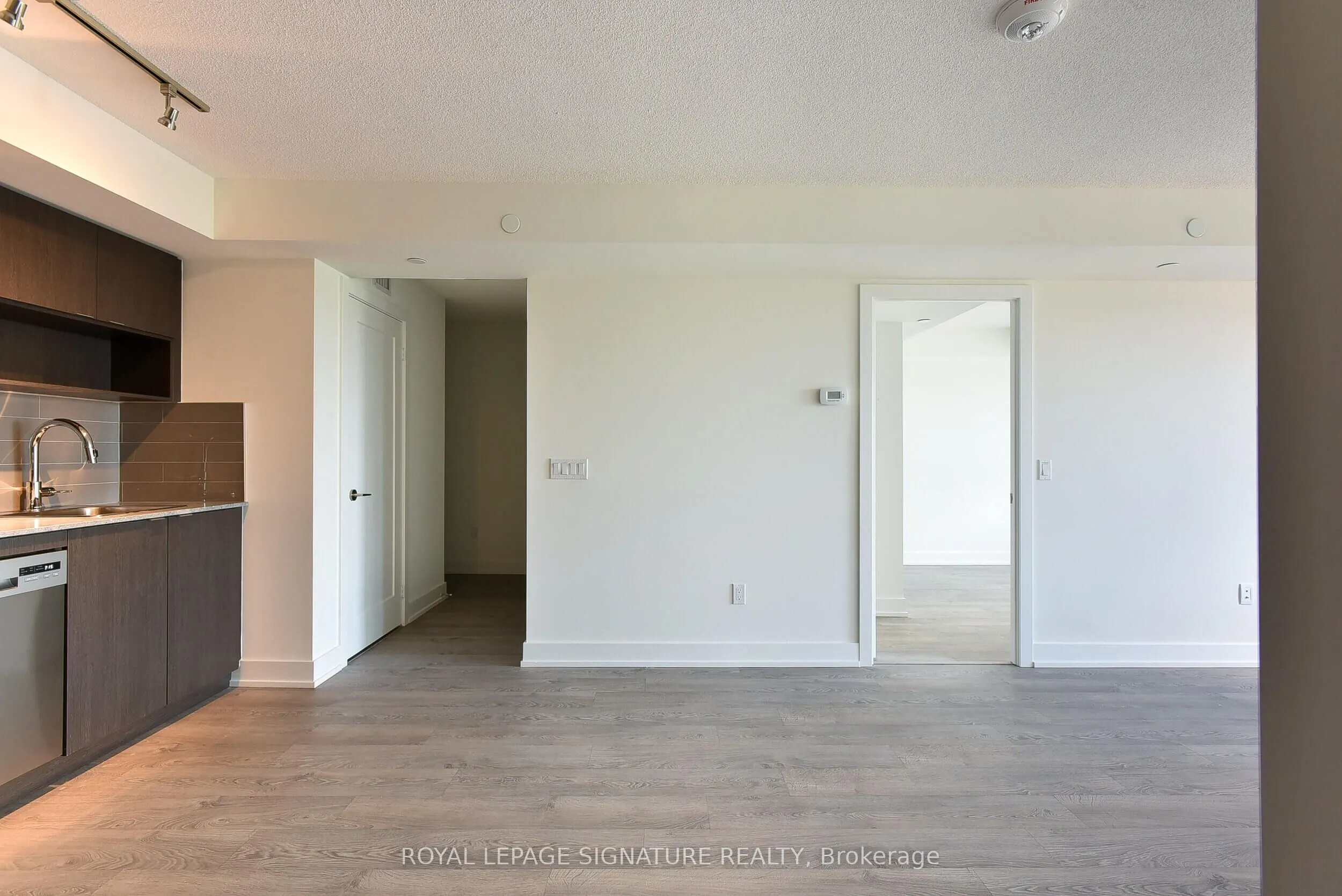 7 Mabelle Avenue, #1806