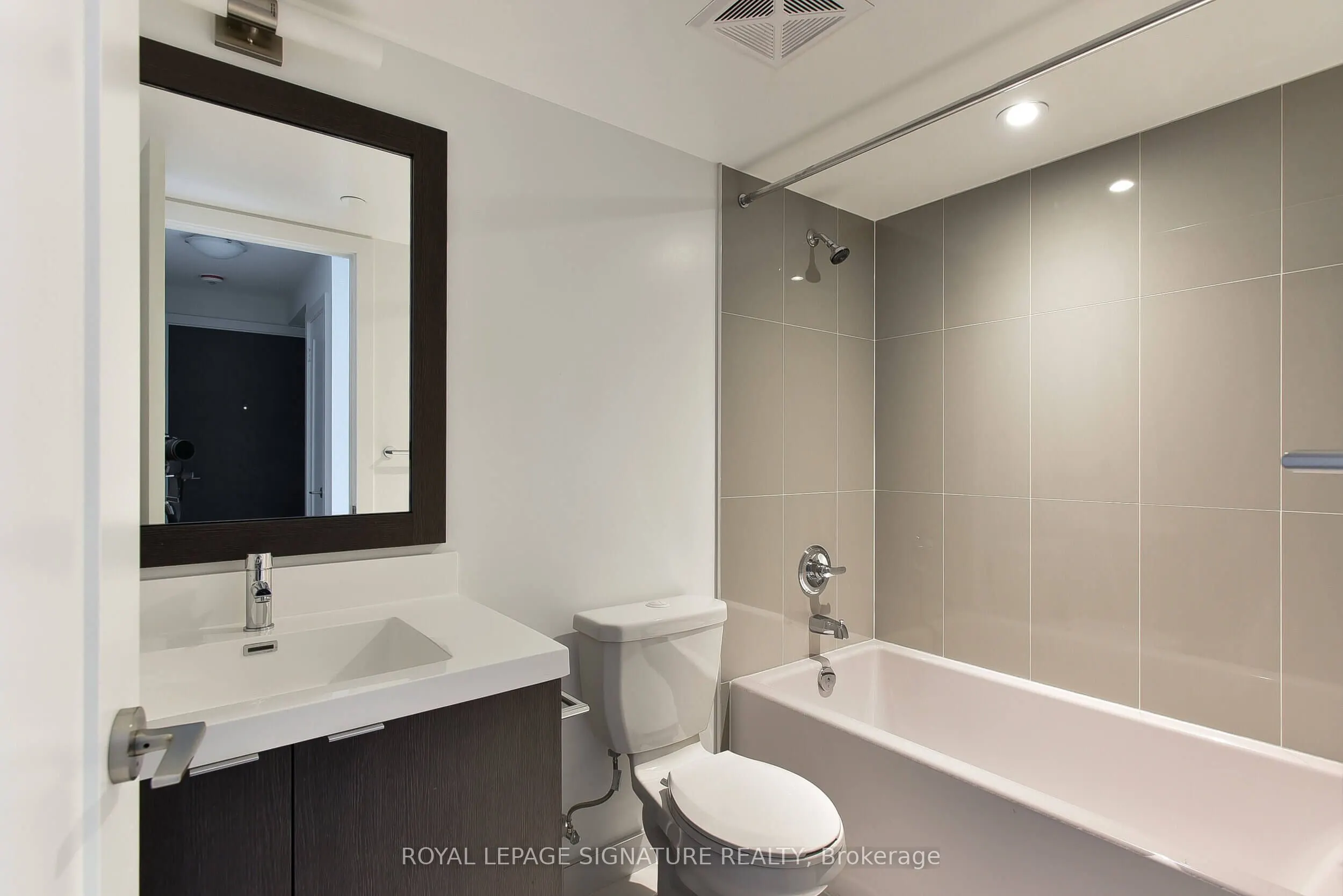 7 Mabelle Avenue, #1806